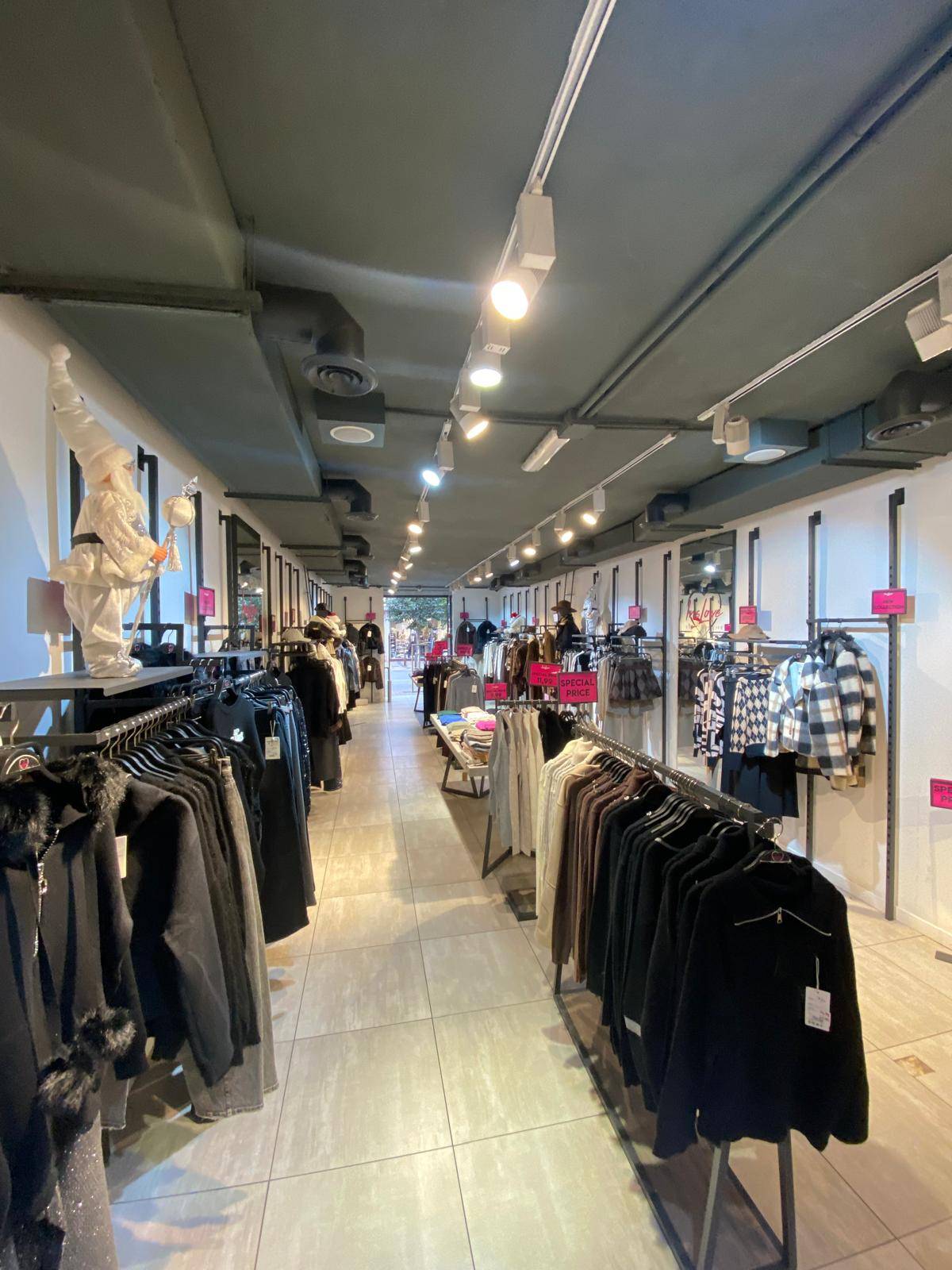 Locale commerciale in vendita a Napoli