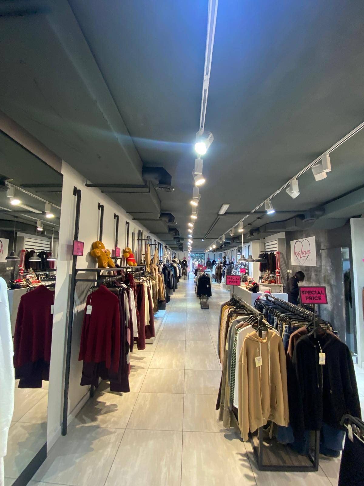 Locale commerciale in vendita a Napoli