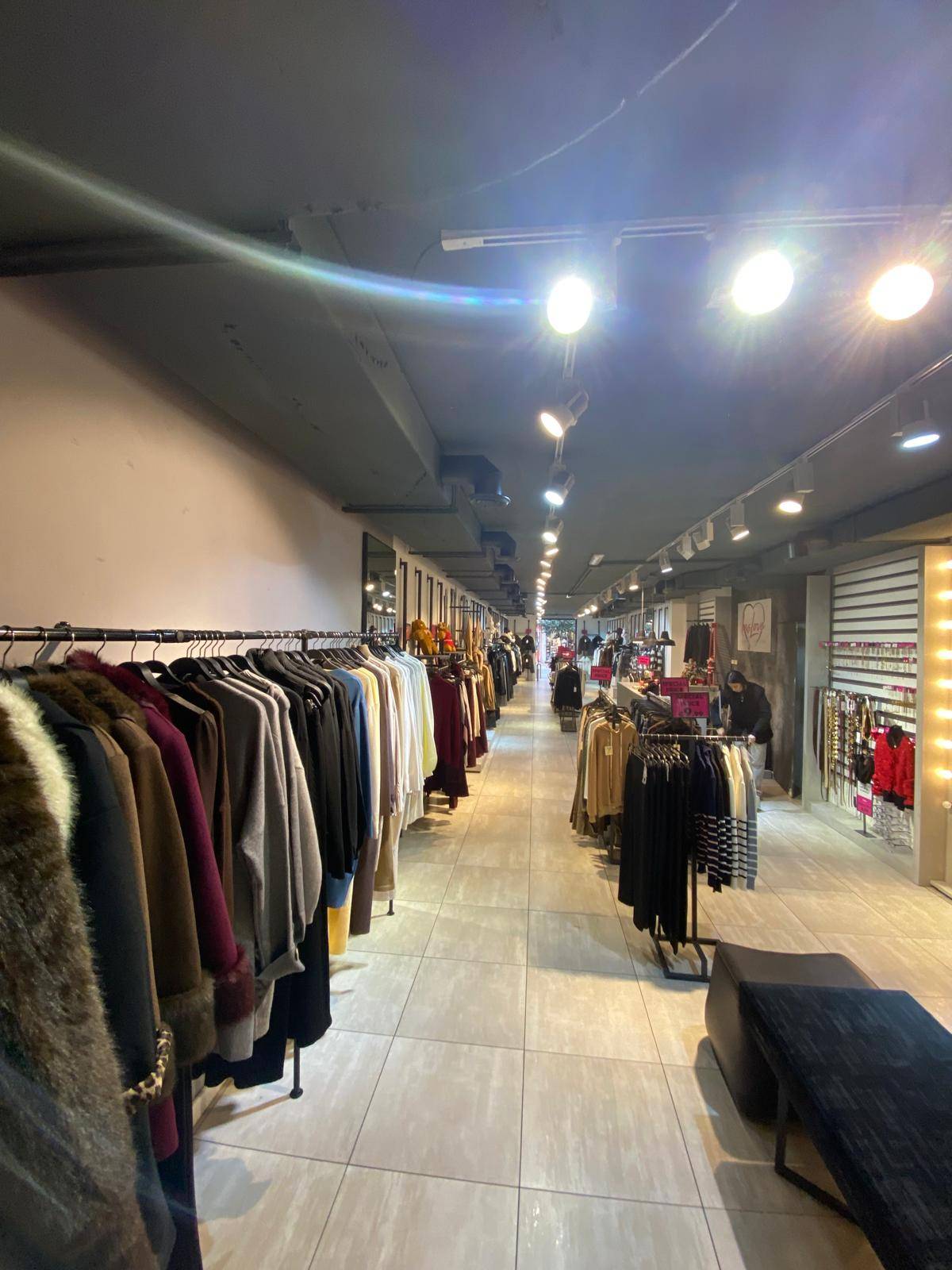 Locale commerciale in vendita a Napoli