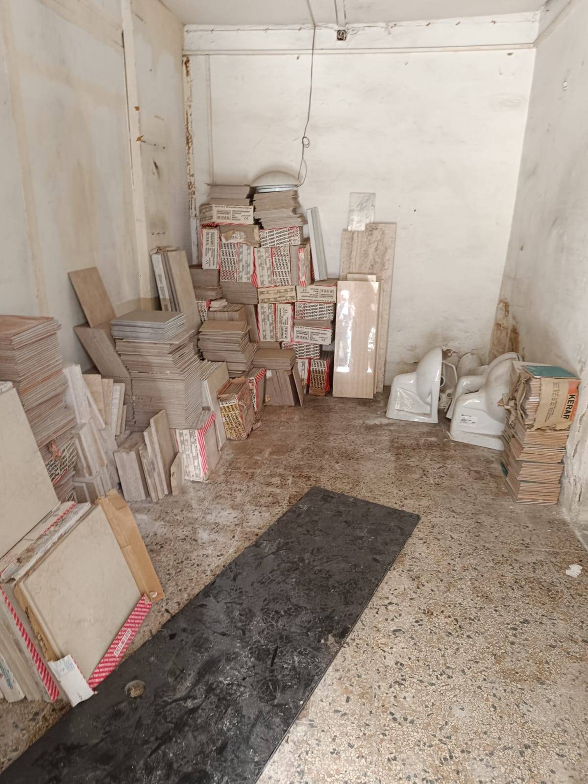 Locale commerciale in affitto a Napoli