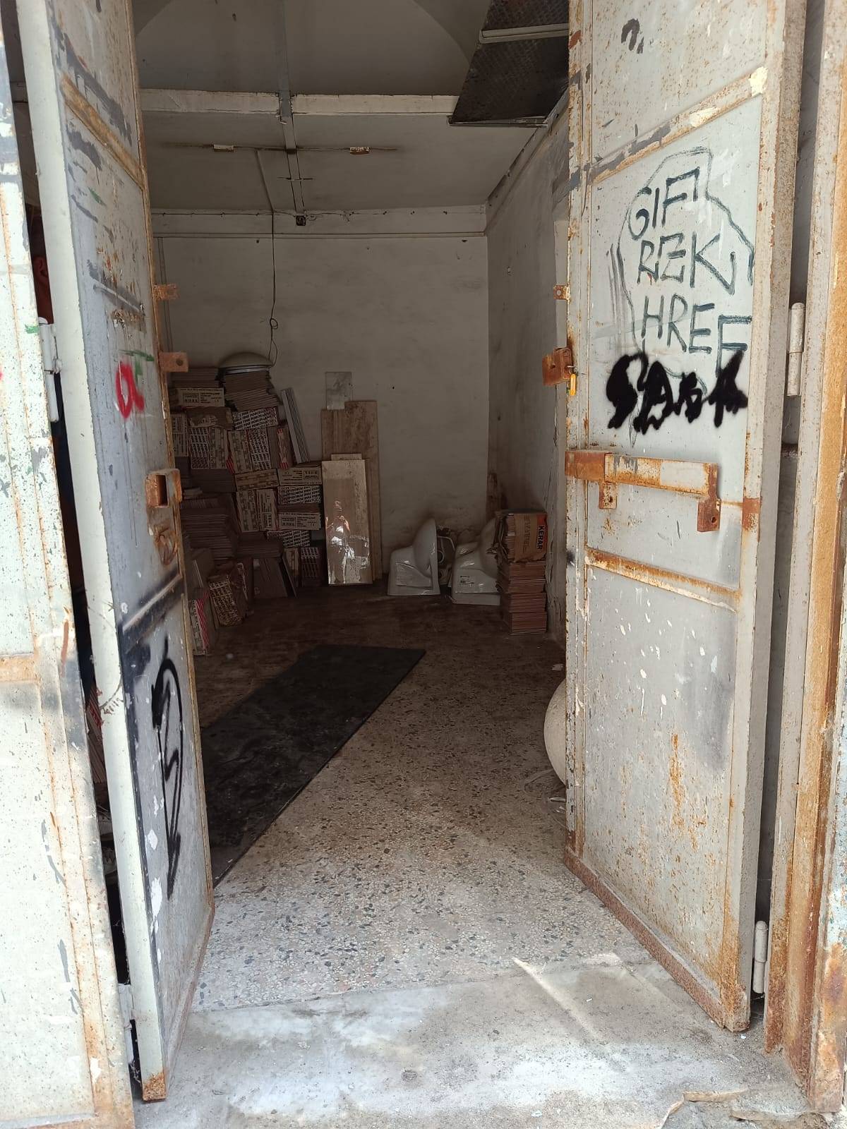 Locale commerciale in affitto a Napoli