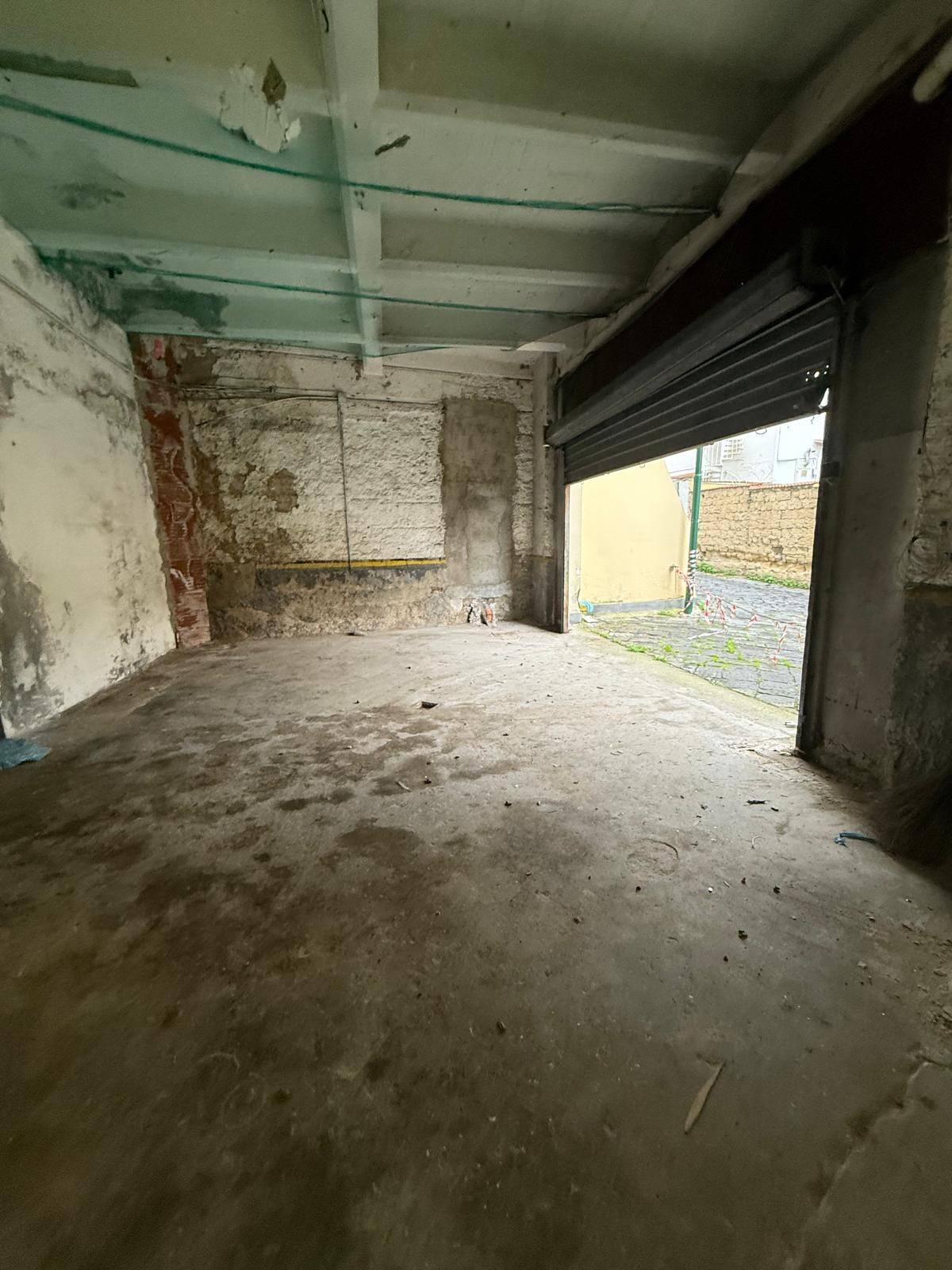 Locale commerciale in affitto a Napoli