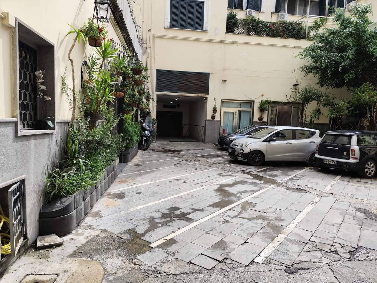 Locale commerciale in vendita a Napoli