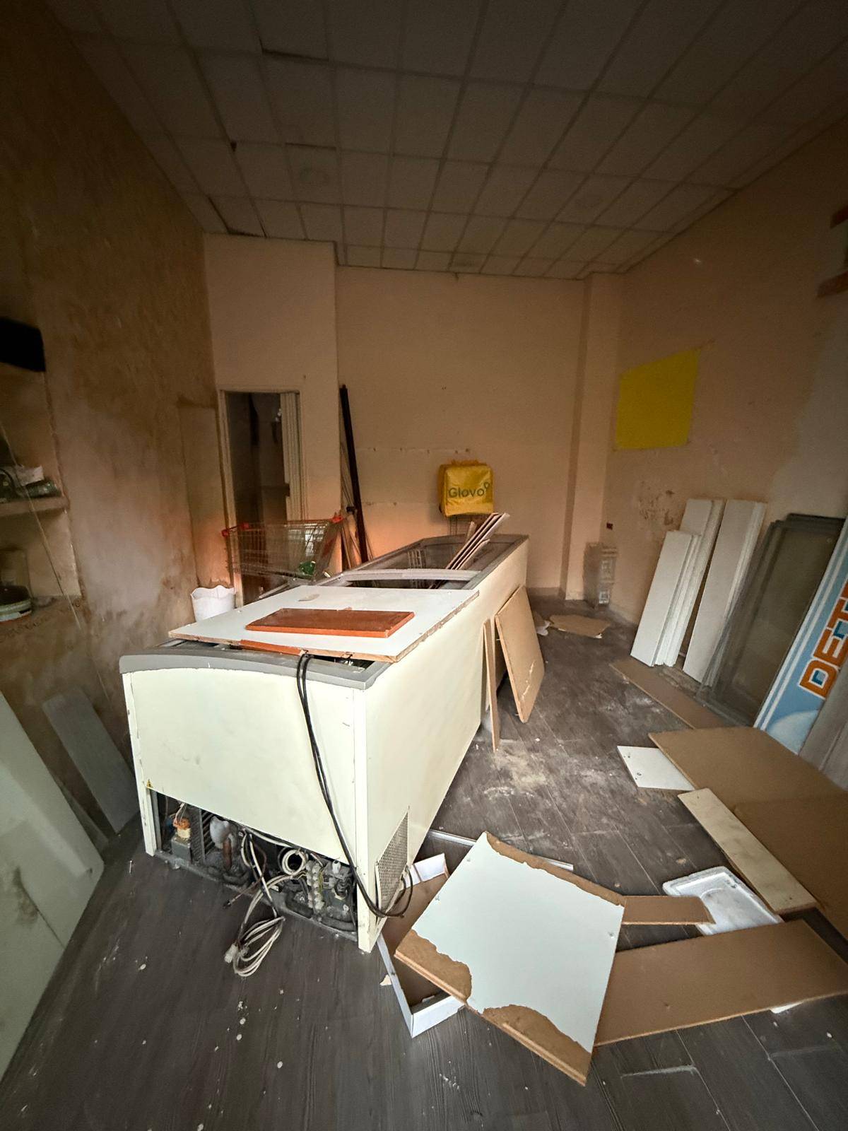 Locale commerciale in affitto a Napoli