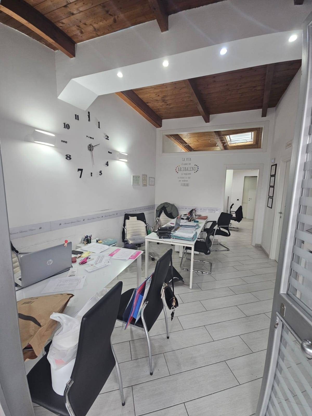 Locale commerciale in vendita a Napoli