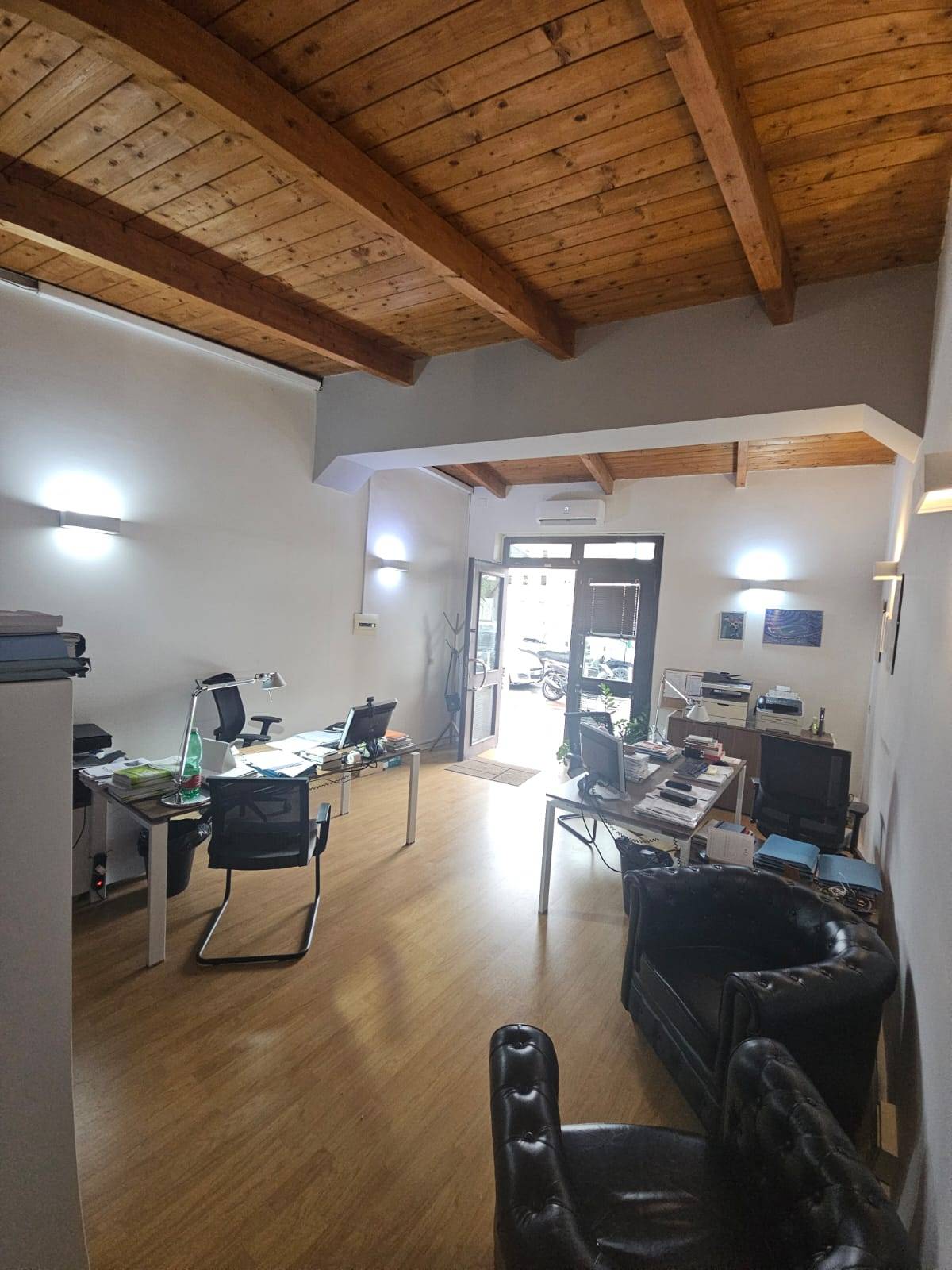 Locale commerciale in vendita a Napoli