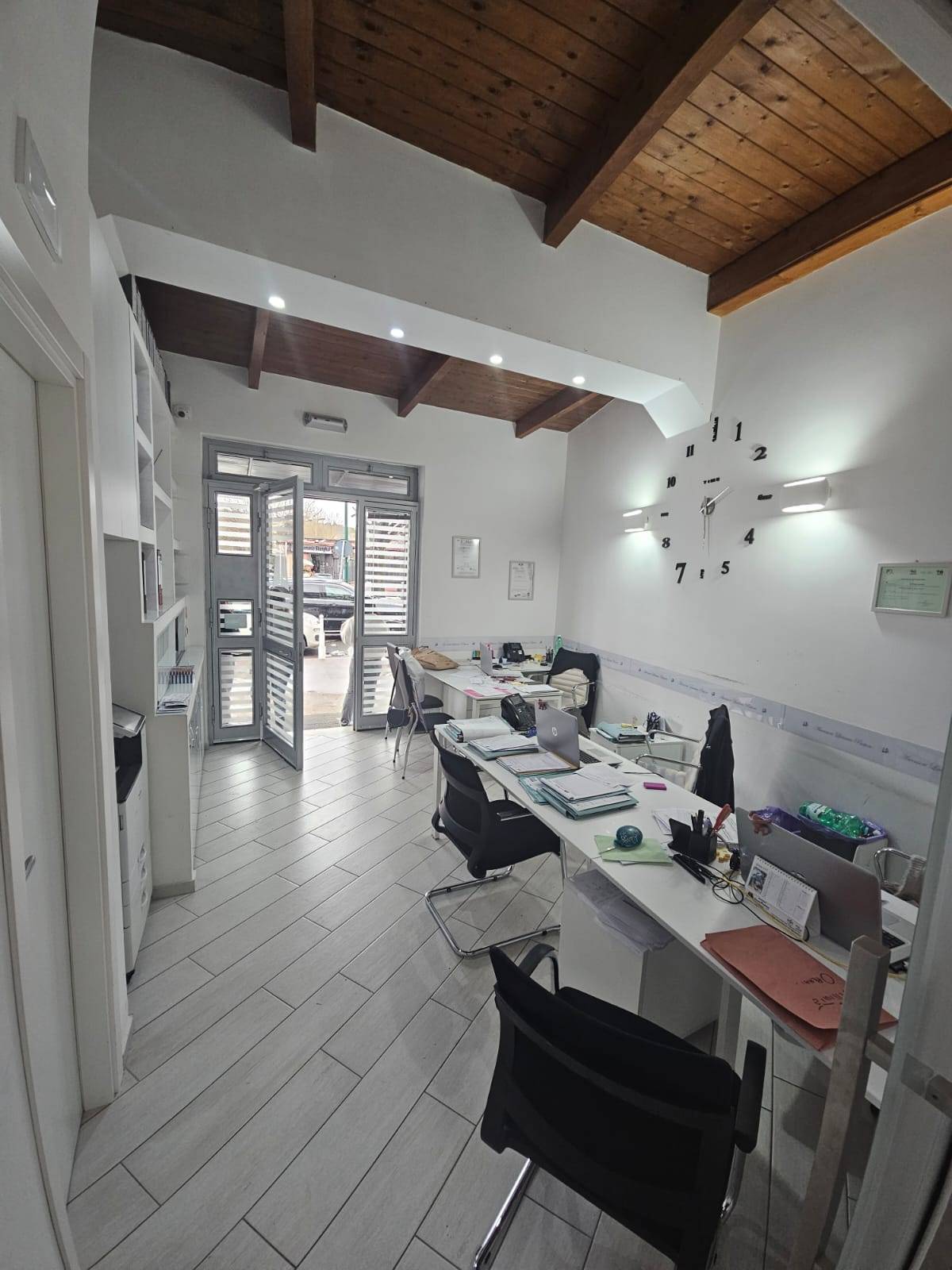 Locale commerciale in vendita a Napoli