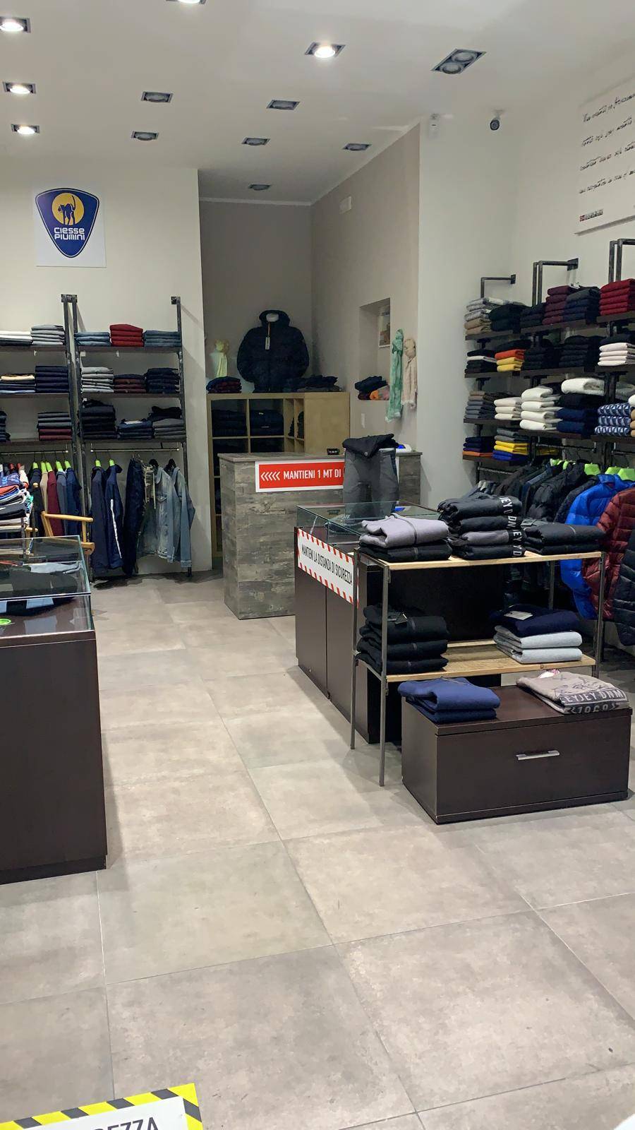 Locale commerciale in affitto a Napoli