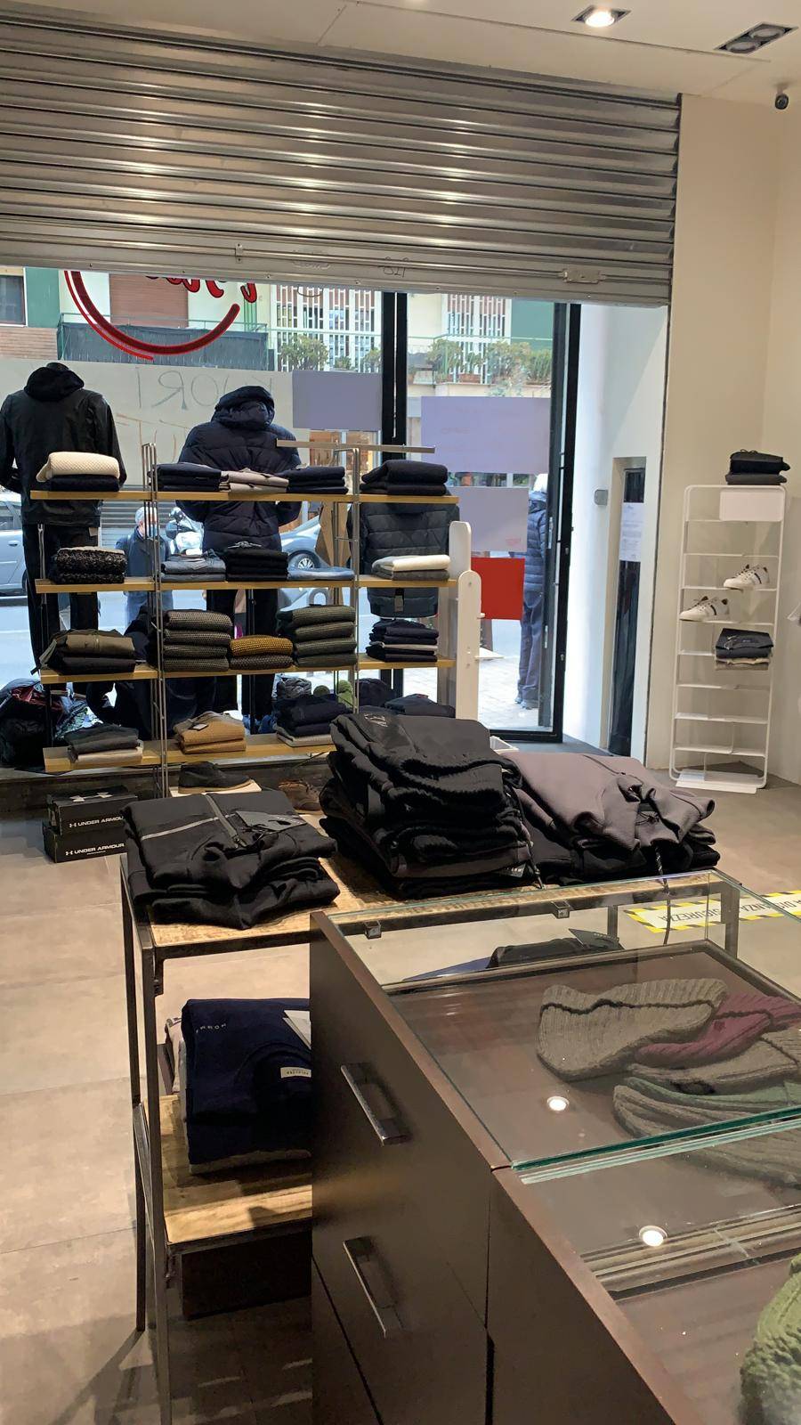 Locale commerciale in affitto a Napoli