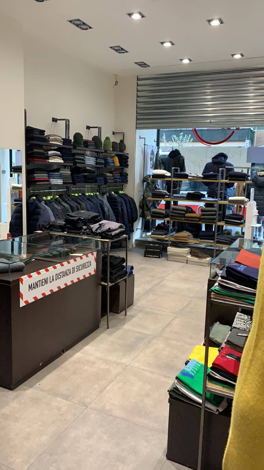 Locale commerciale in affitto a Napoli