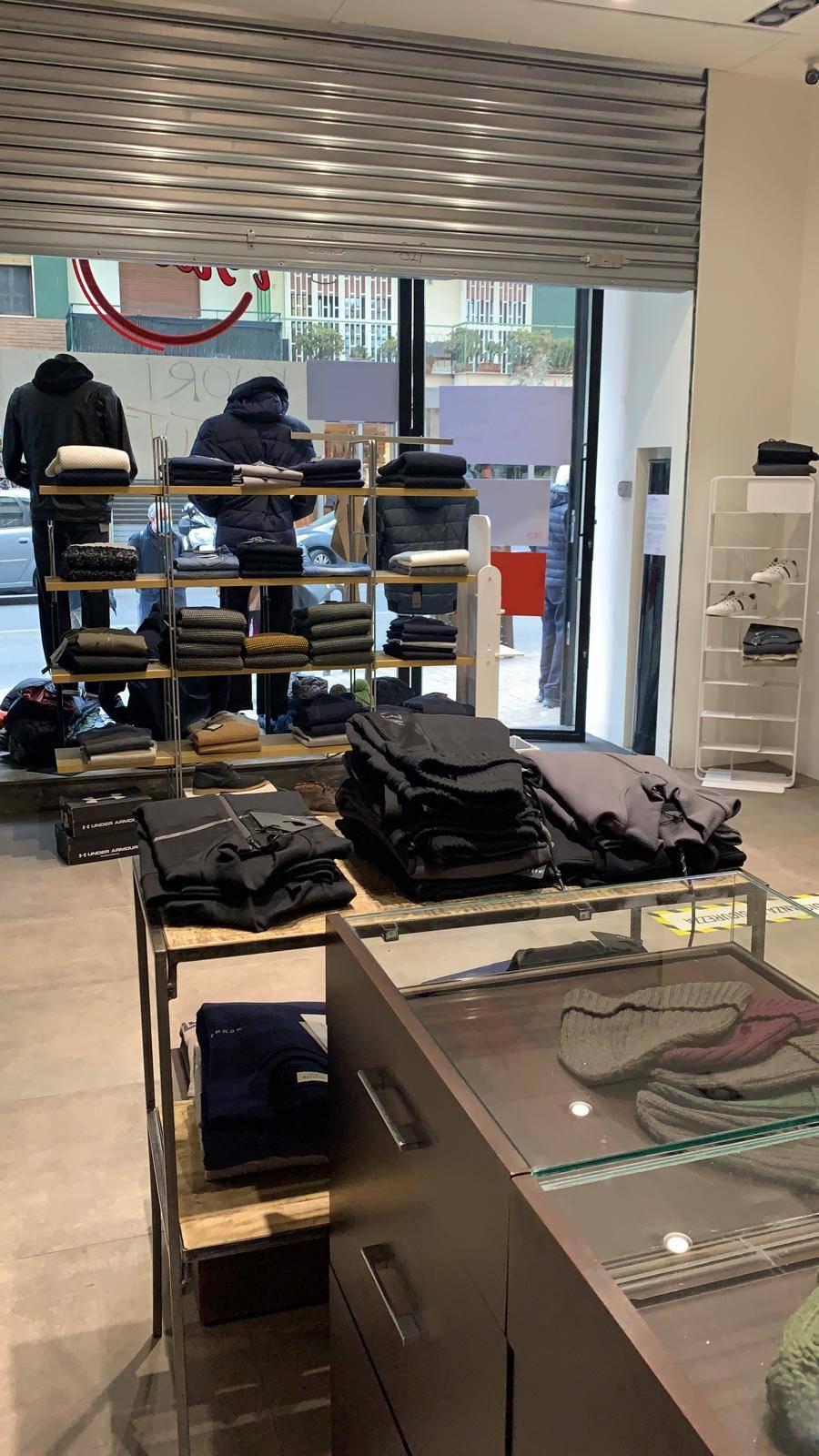 Locale commerciale in affitto a Napoli