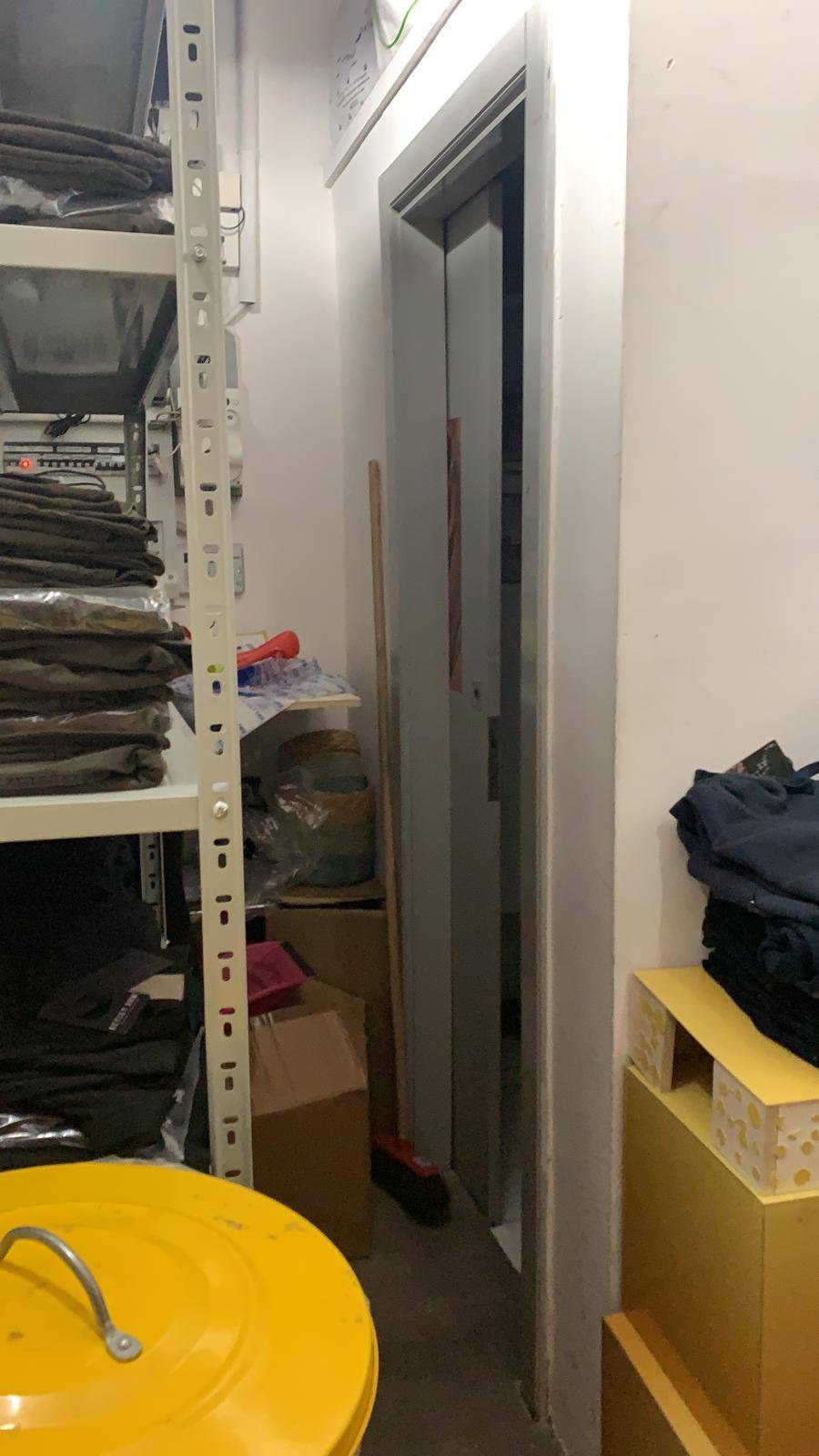 Locale commerciale in affitto a Napoli