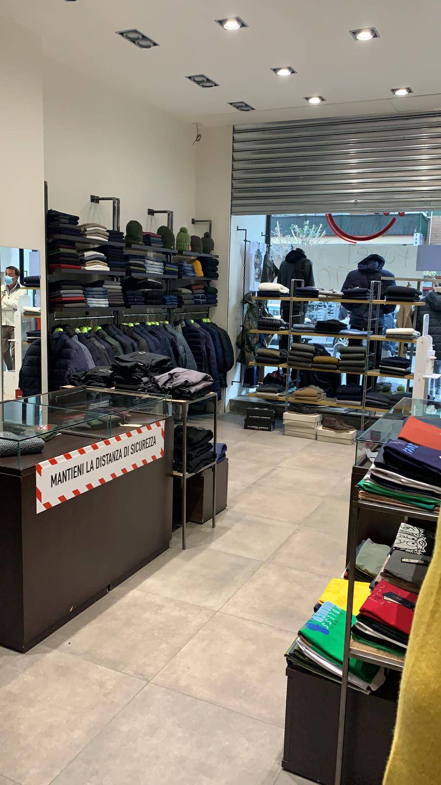 Locale commerciale in affitto a Napoli