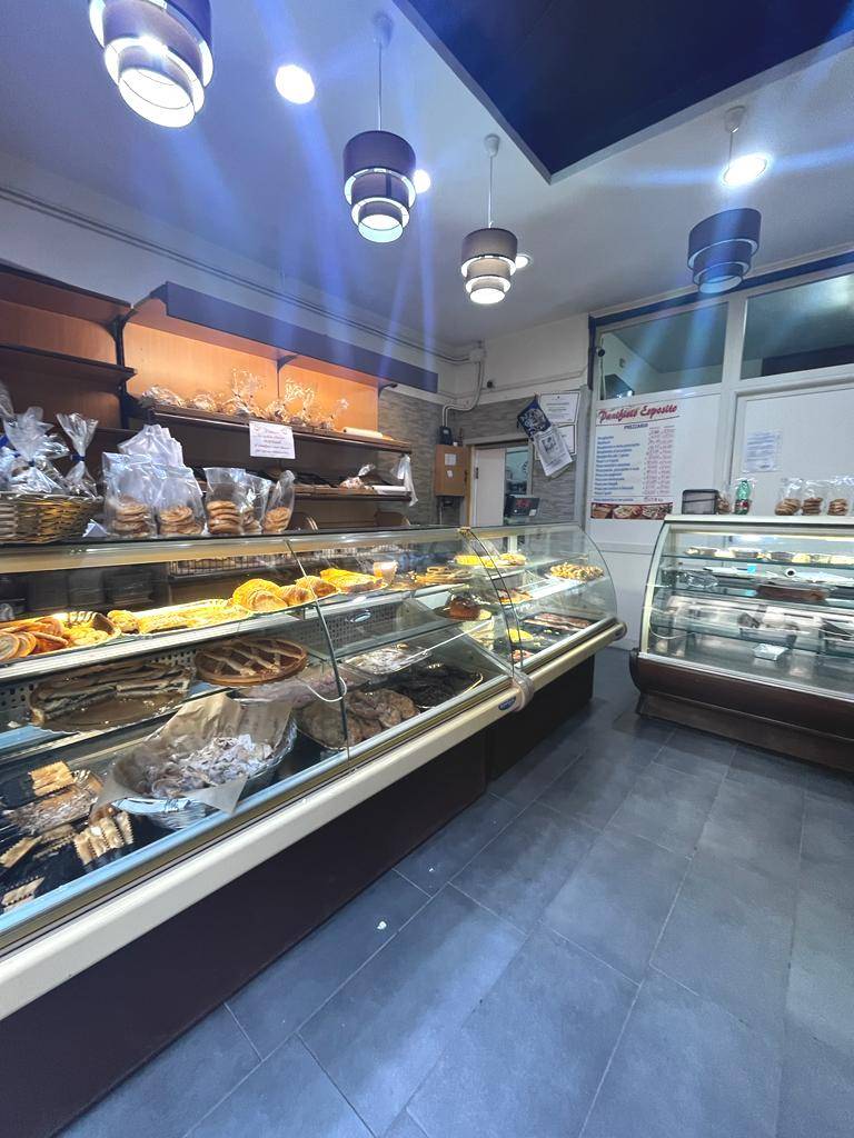 Attivit commerciale in affitto a Napoli, Soccavo