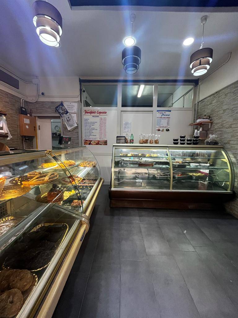 Attivit commerciale in affitto a Napoli, Soccavo