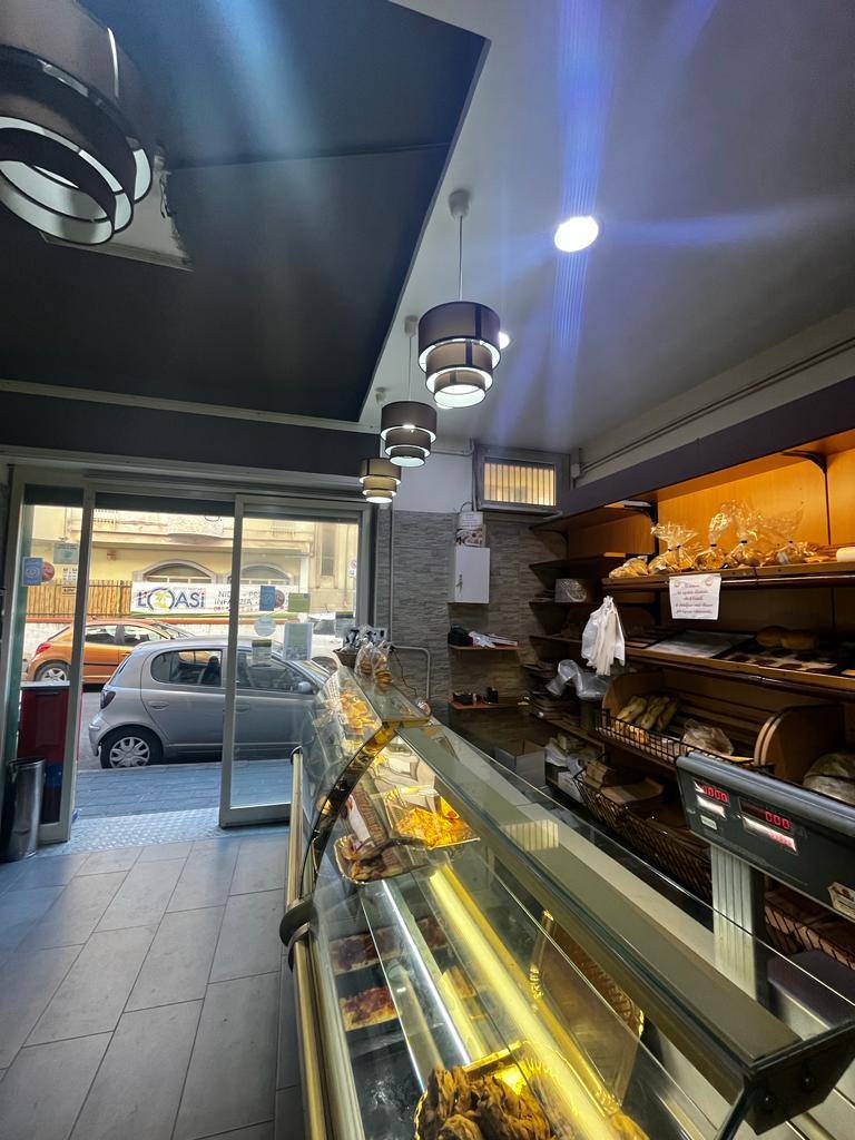 Attivit commerciale in affitto a Napoli, Soccavo