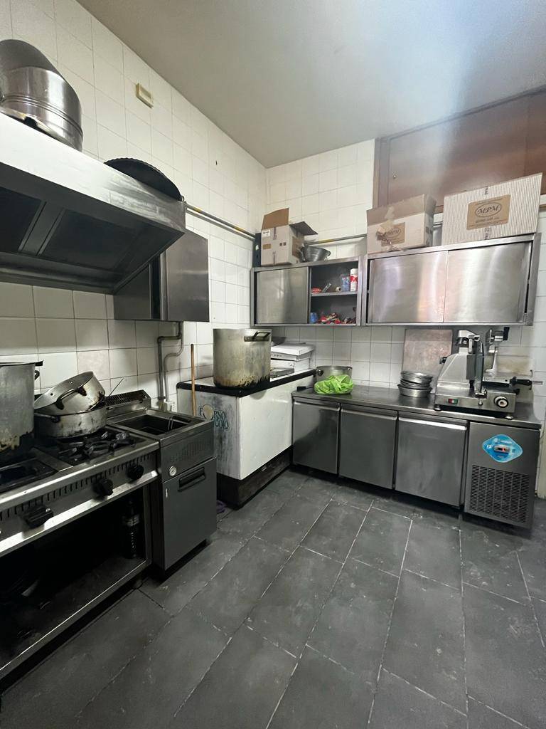 Attivit commerciale in affitto a Napoli, Soccavo