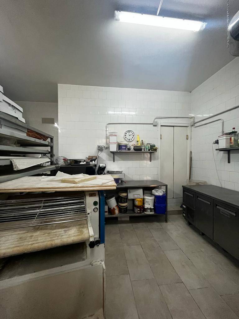 Attivit commerciale in affitto a Napoli, Soccavo