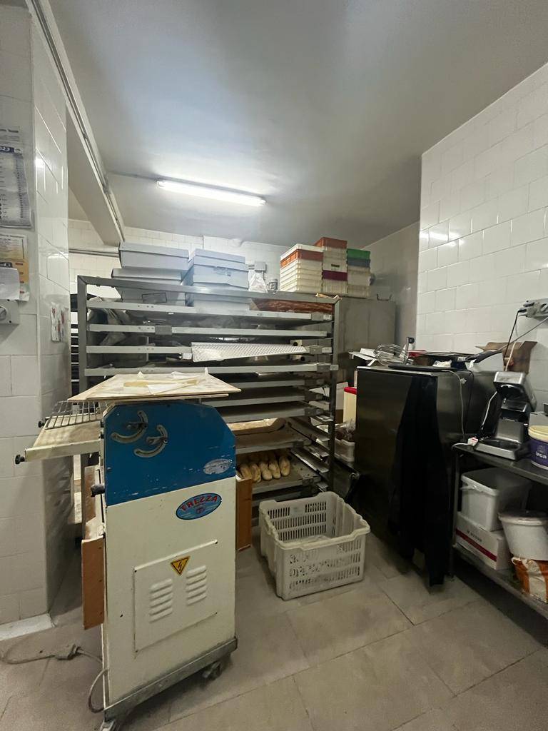 Attivit commerciale in affitto a Napoli, Soccavo