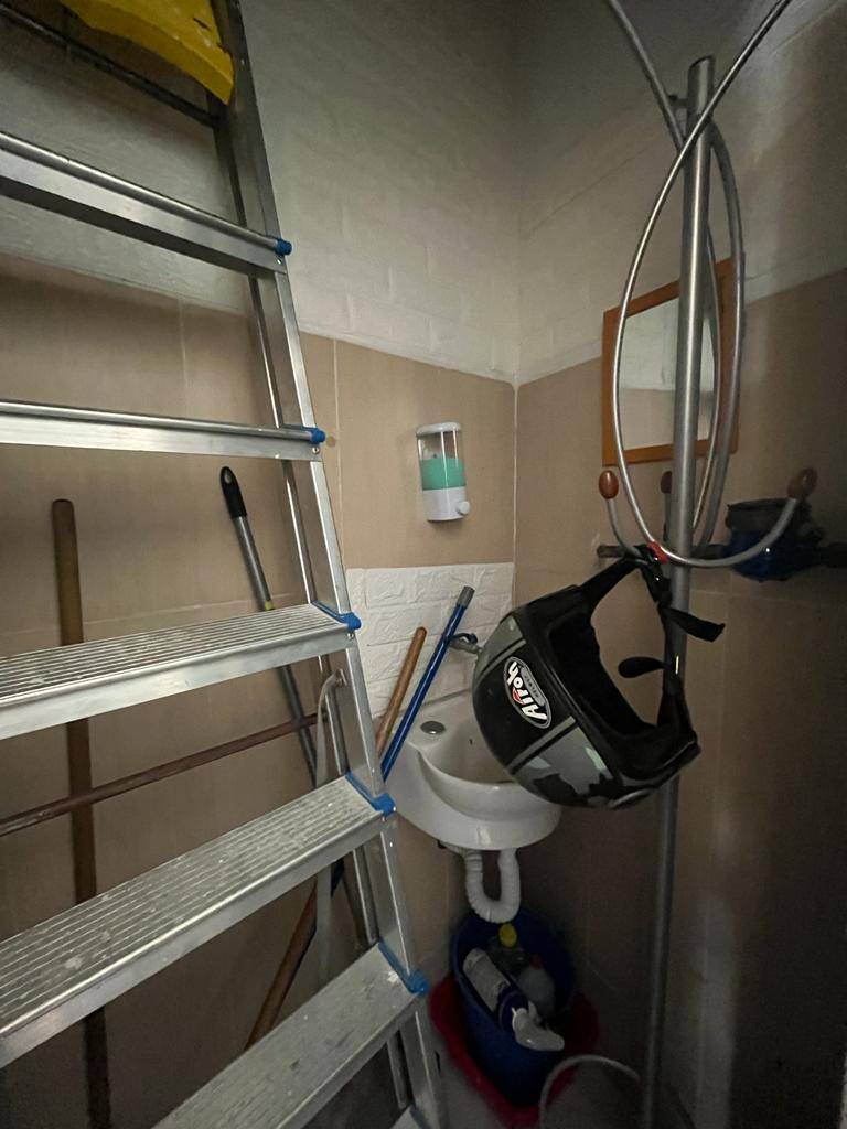 Locale commerciale in affitto a Napoli, Fuorigrotta