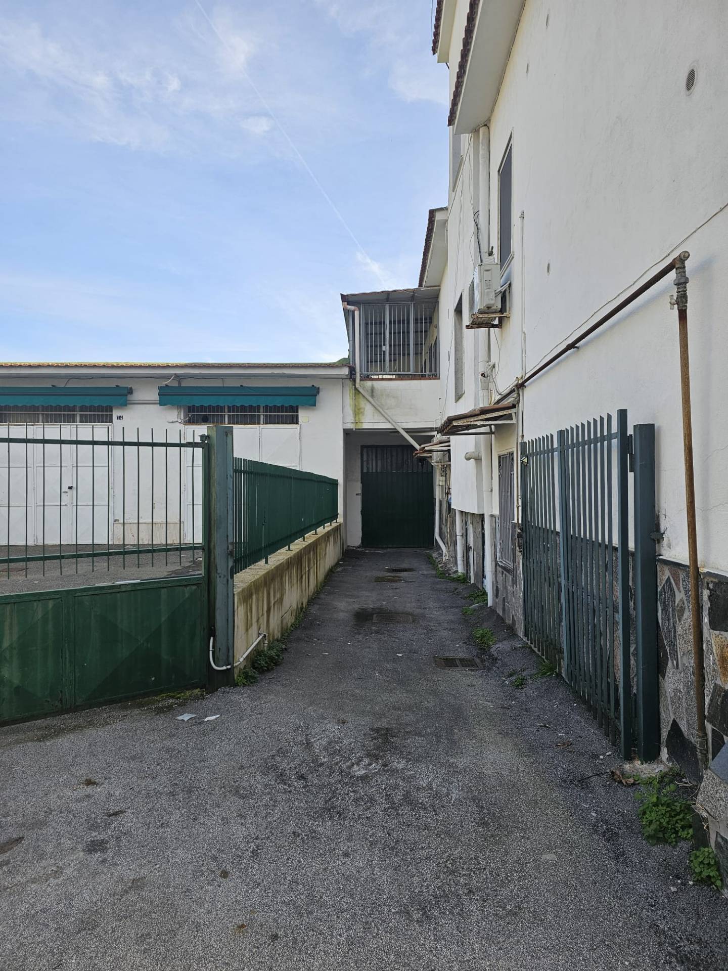 Locale commerciale in affitto a Napoli