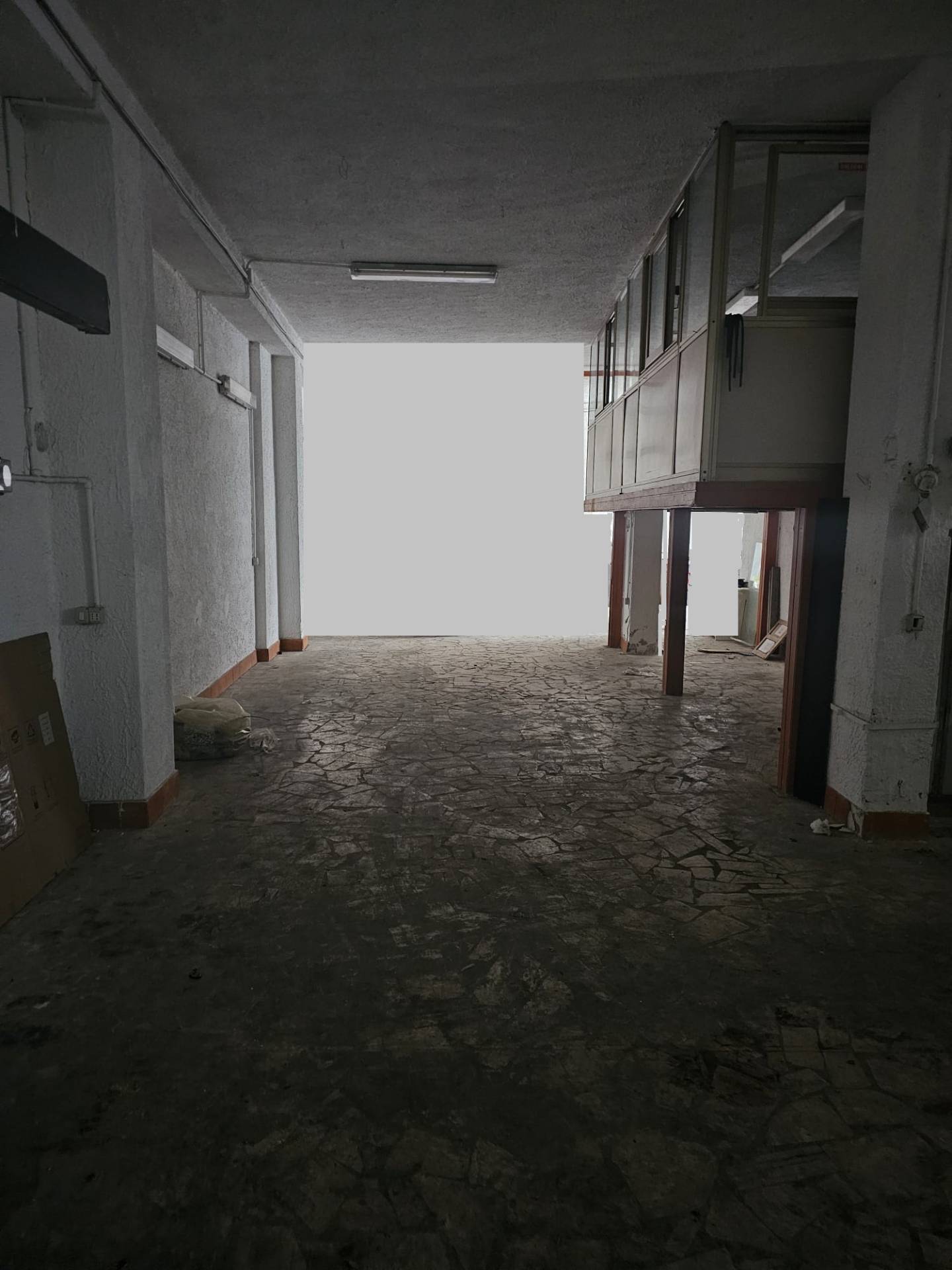 Locale commerciale in affitto a Napoli