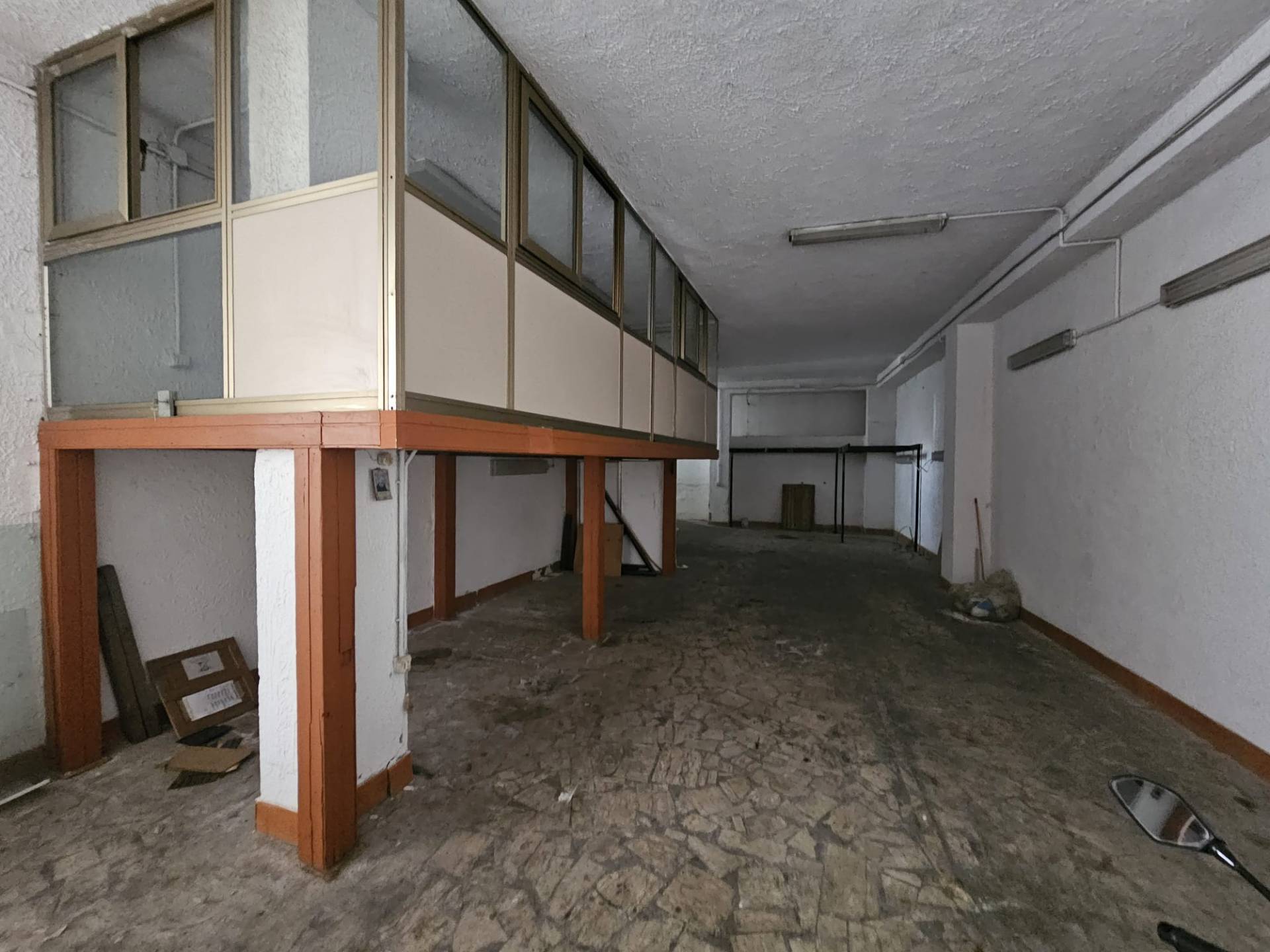 Locale commerciale in affitto a Napoli