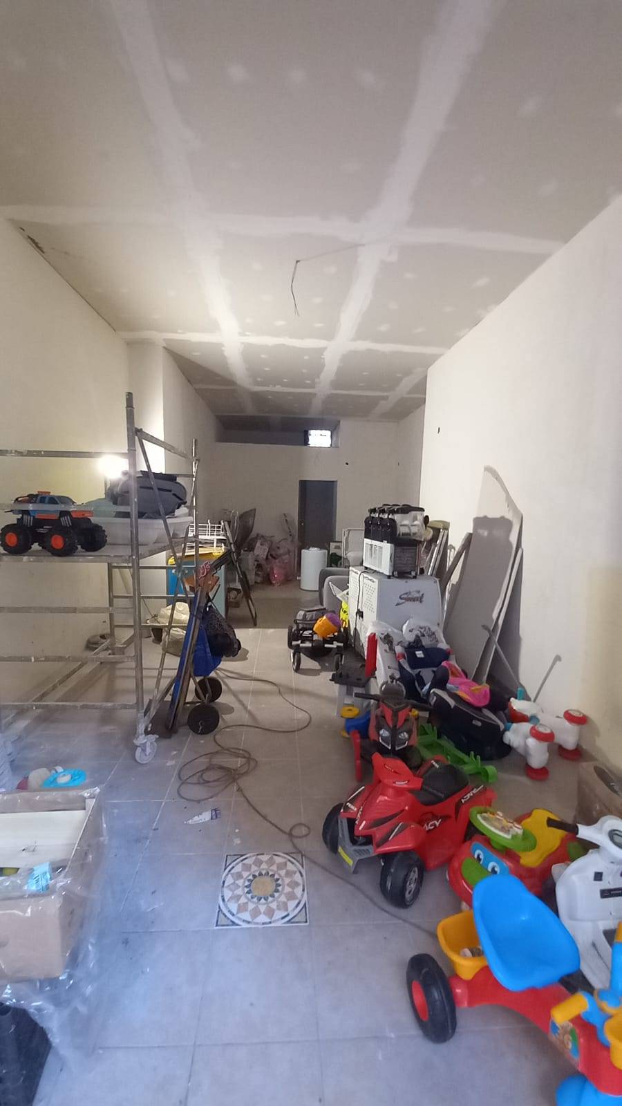 Locale commerciale in vendita a Napoli