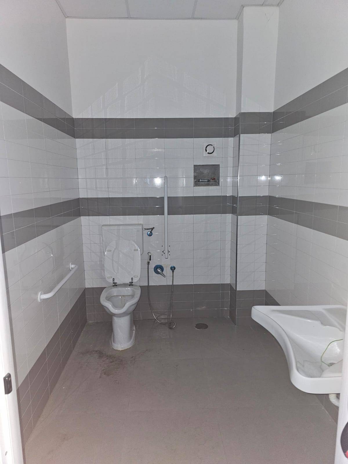 Locale commerciale in affitto a Napoli