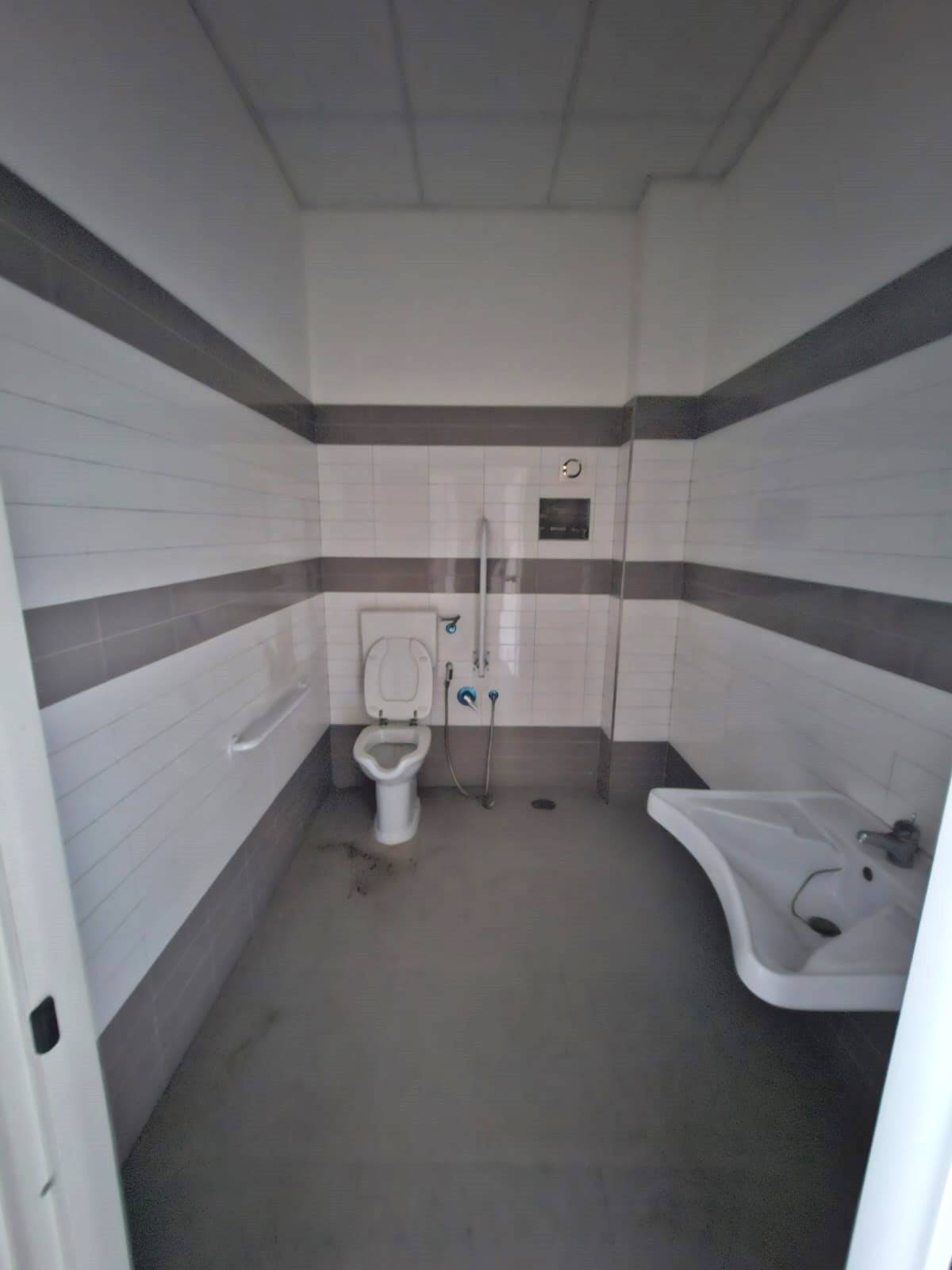 Locale commerciale in affitto a Napoli