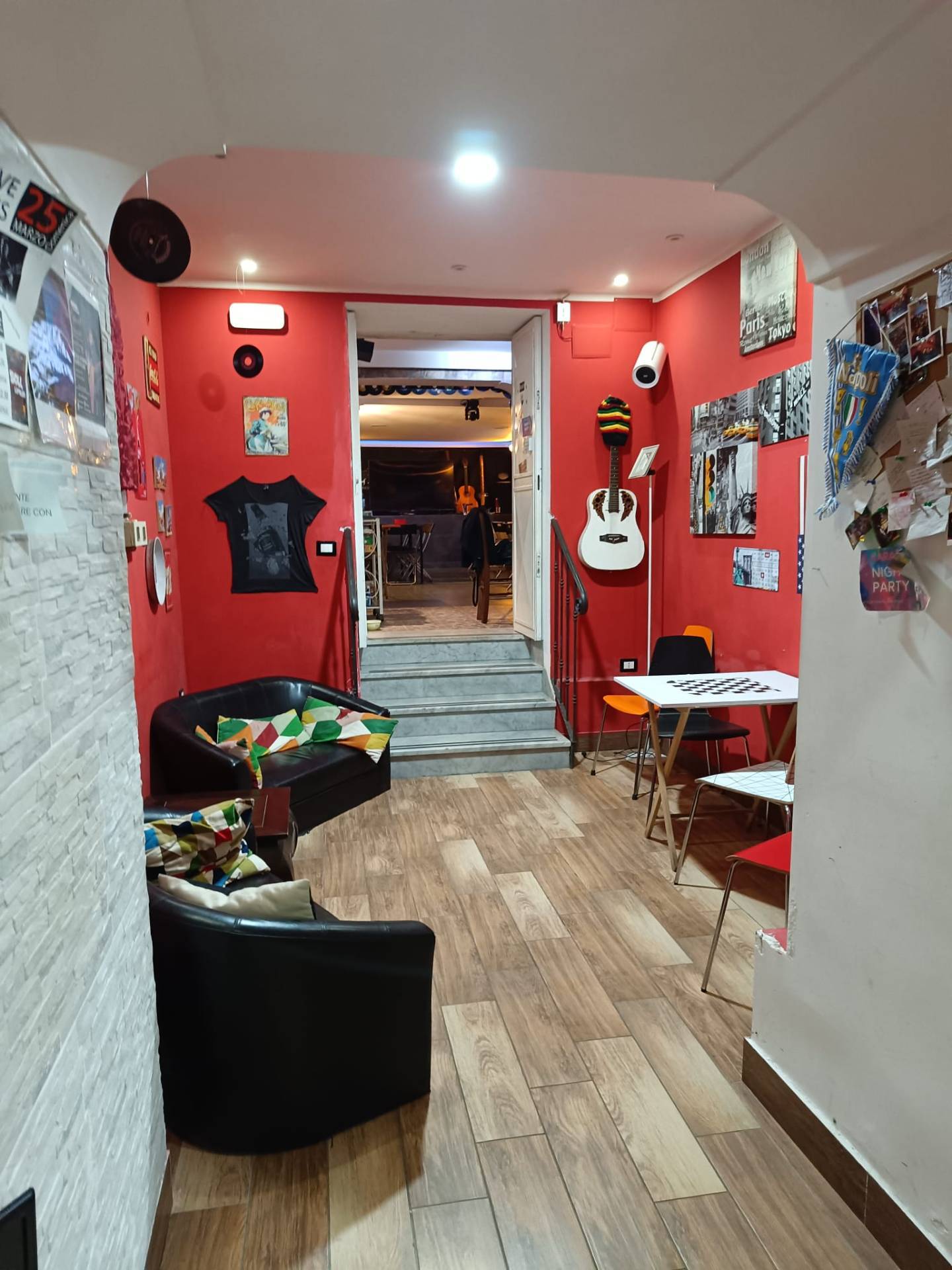 Locale commerciale in vendita a Napoli