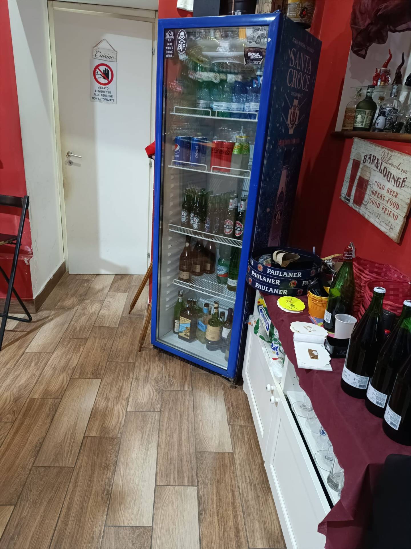 Locale commerciale in vendita a Napoli