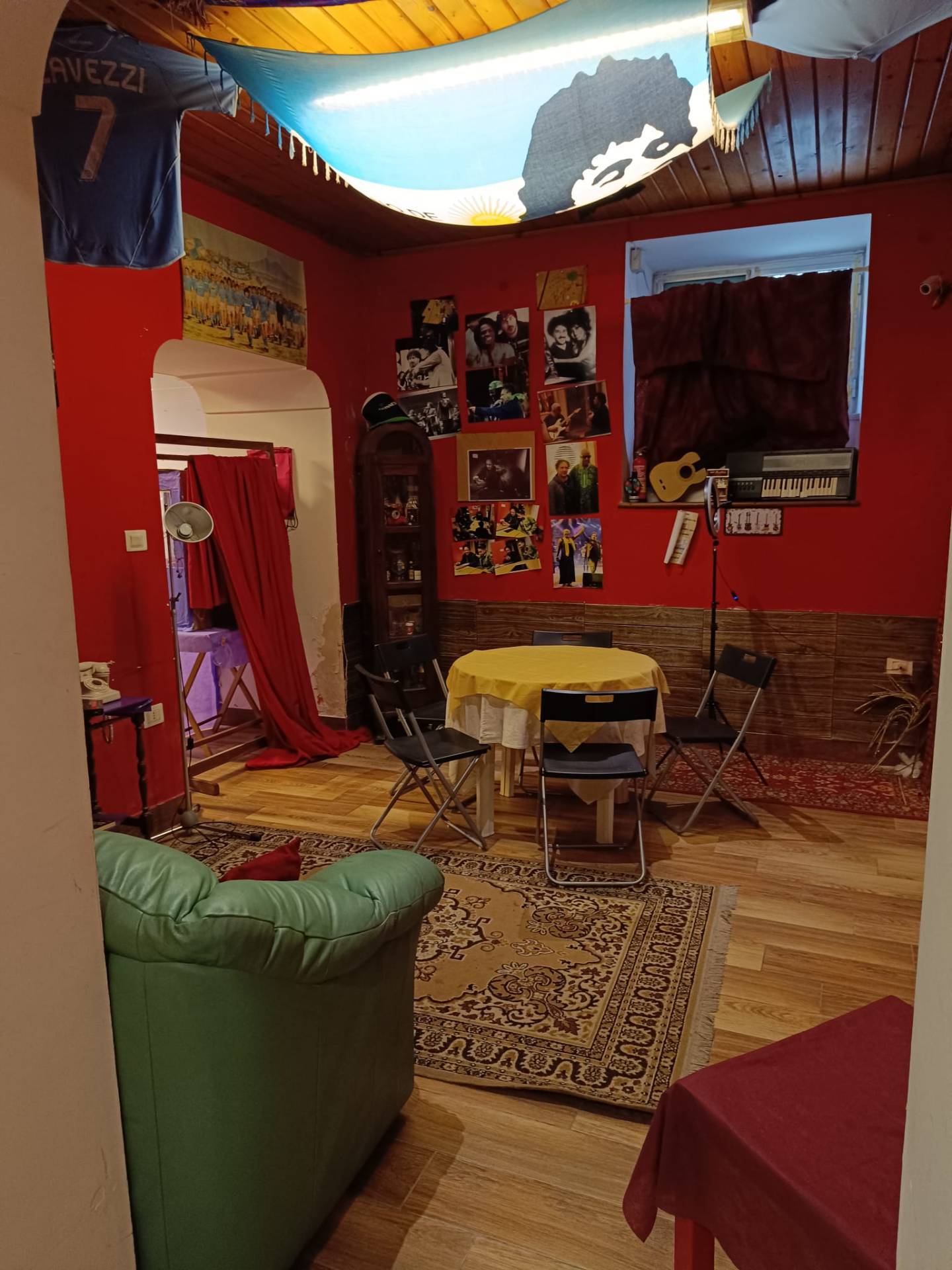 Locale commerciale in vendita a Napoli