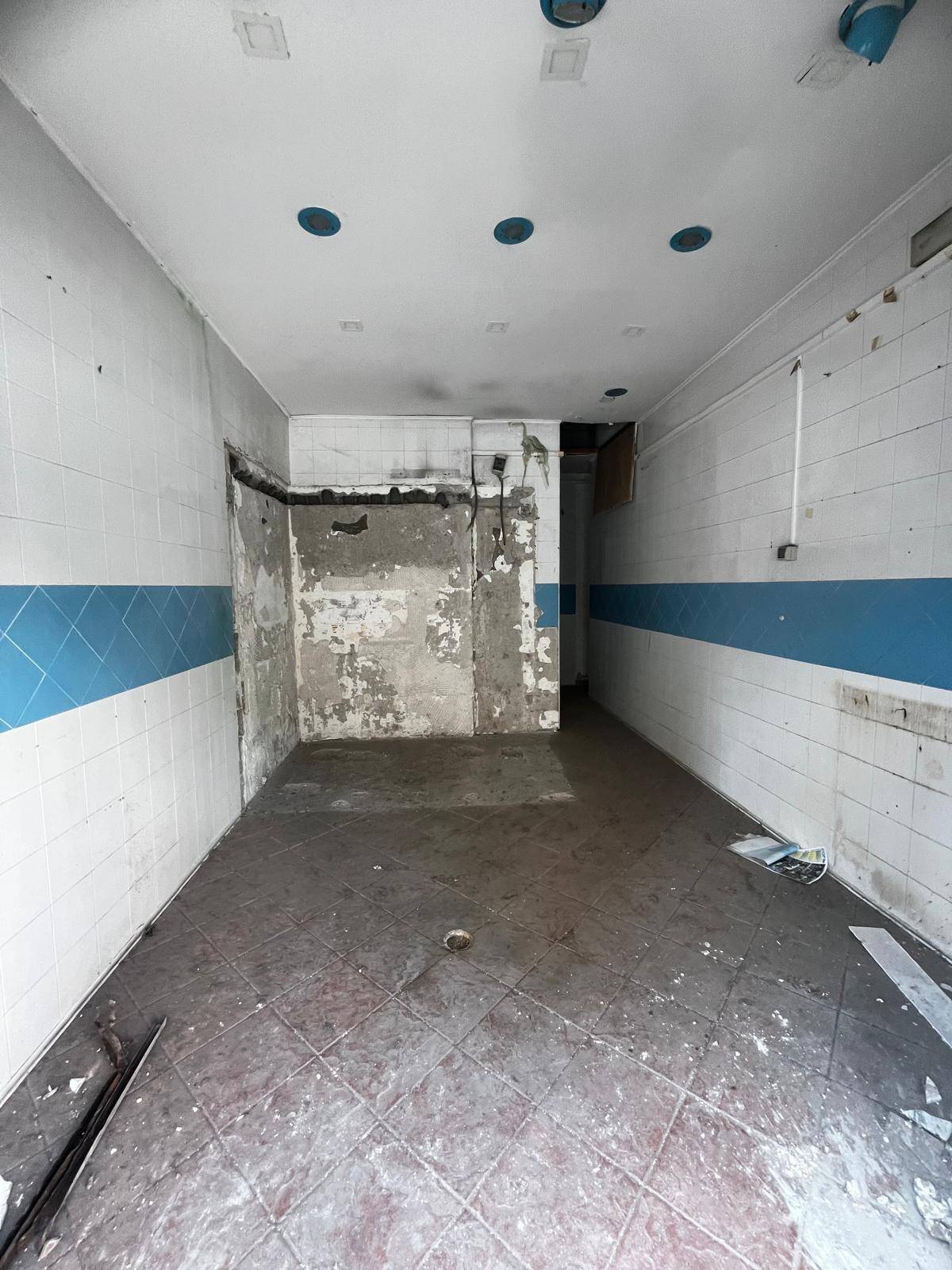 Locale commerciale in vendita a Napoli