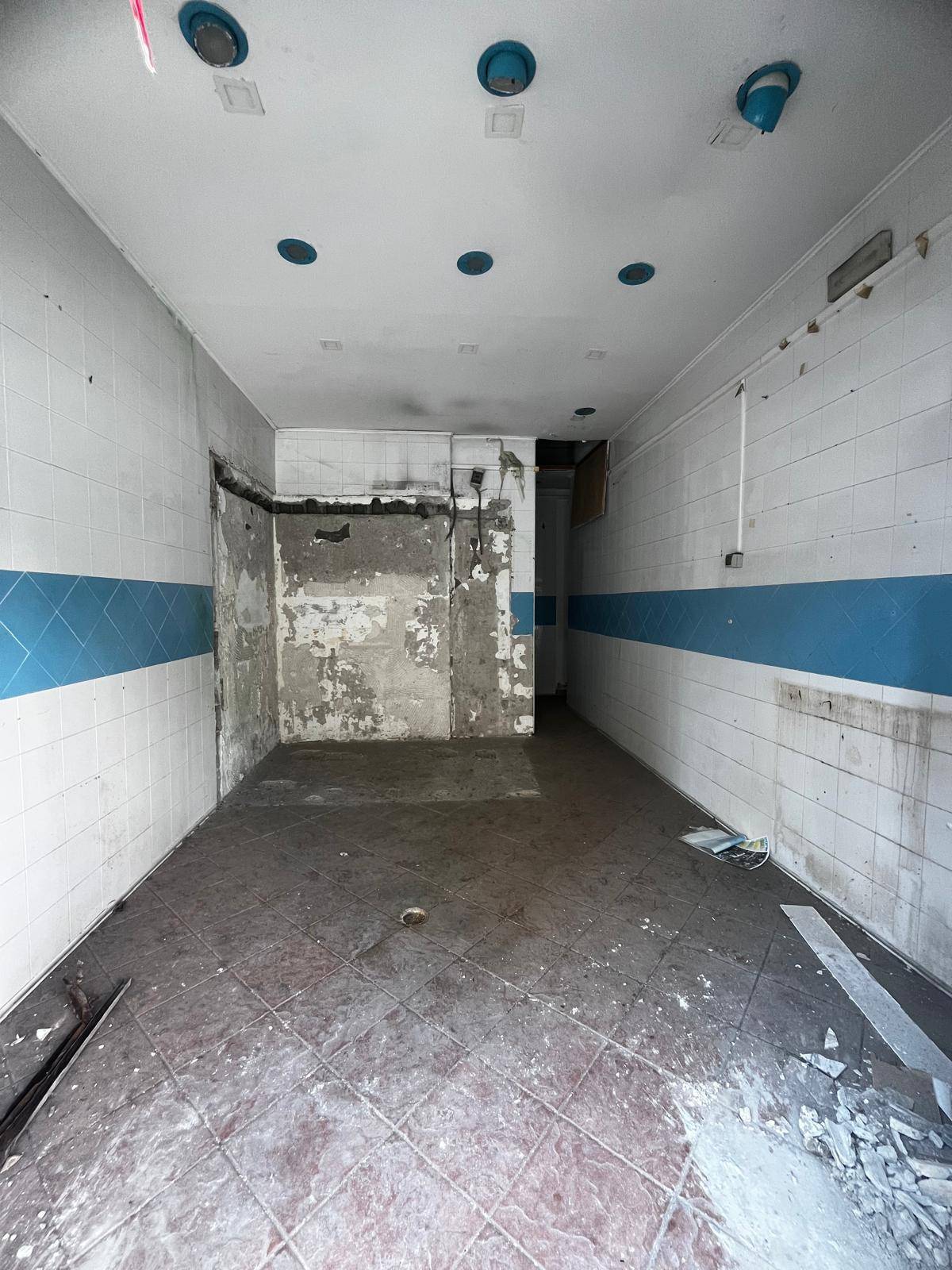 Locale commerciale in vendita a Napoli