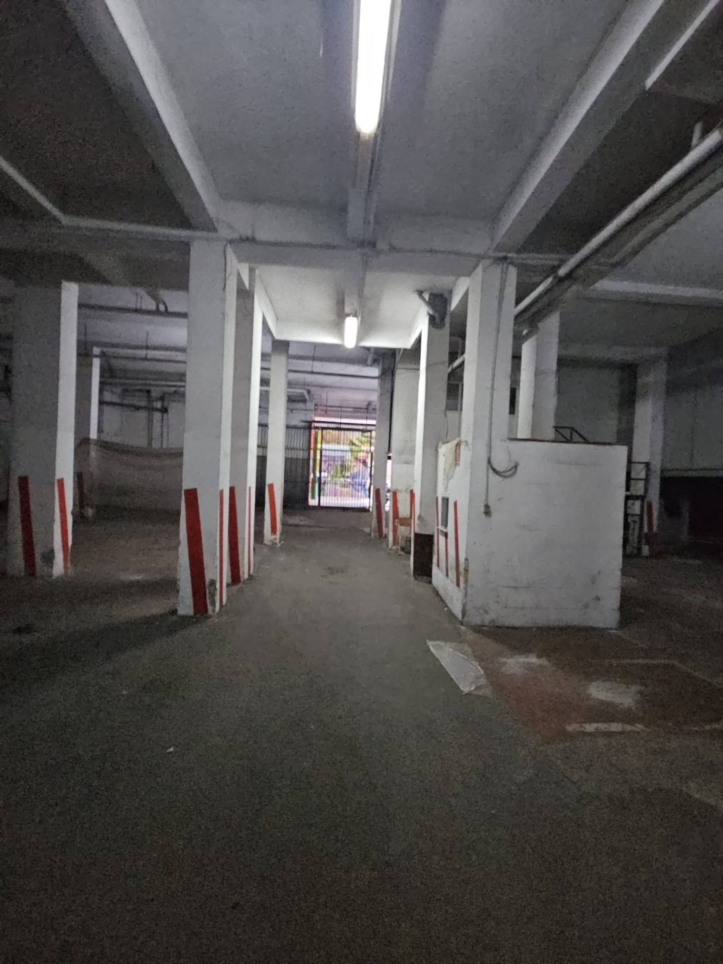 Box o garage in vendita a Napoli