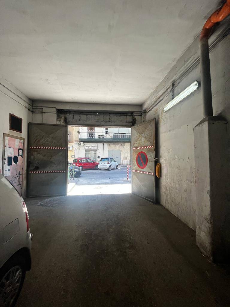 Locale commerciale in vendita a Napoli