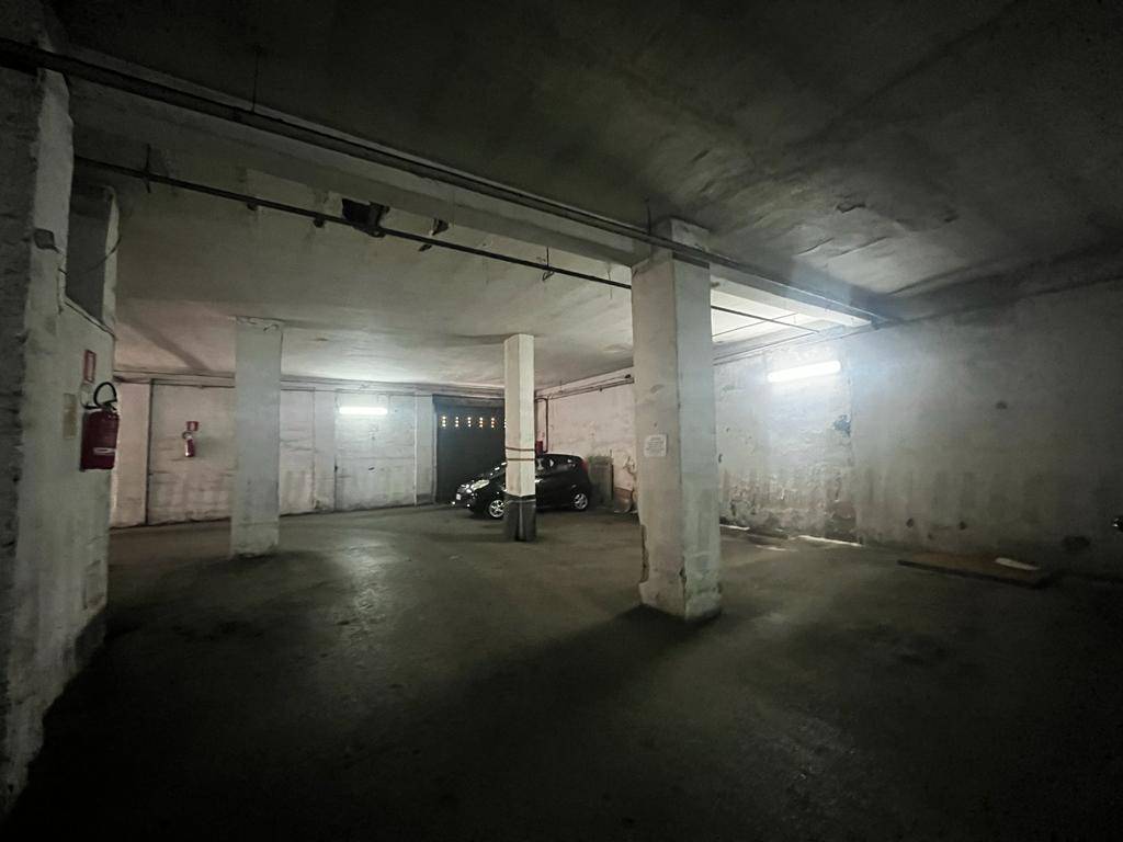 Locale commerciale in vendita a Napoli