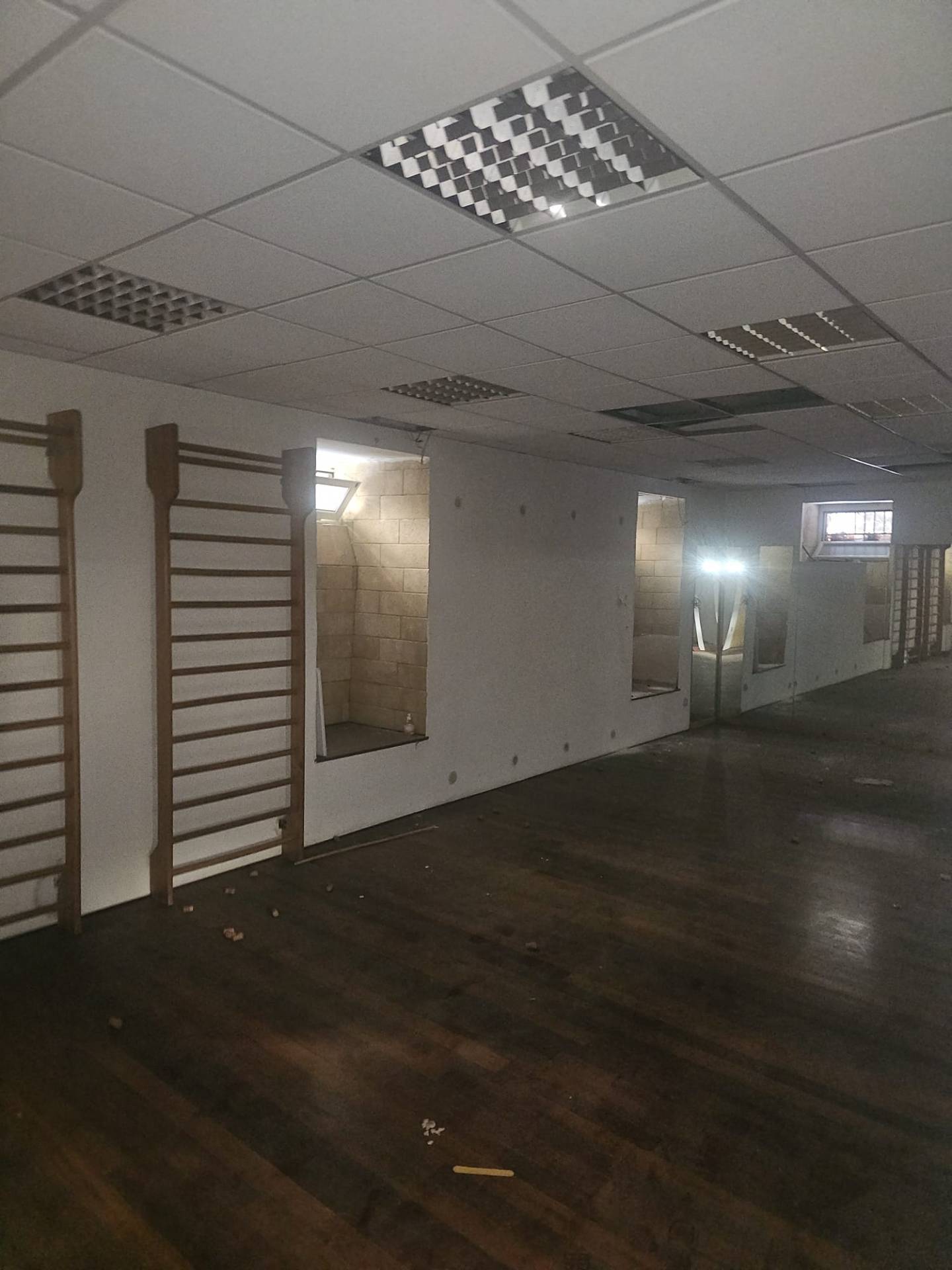 Locale commerciale in vendita a Napoli