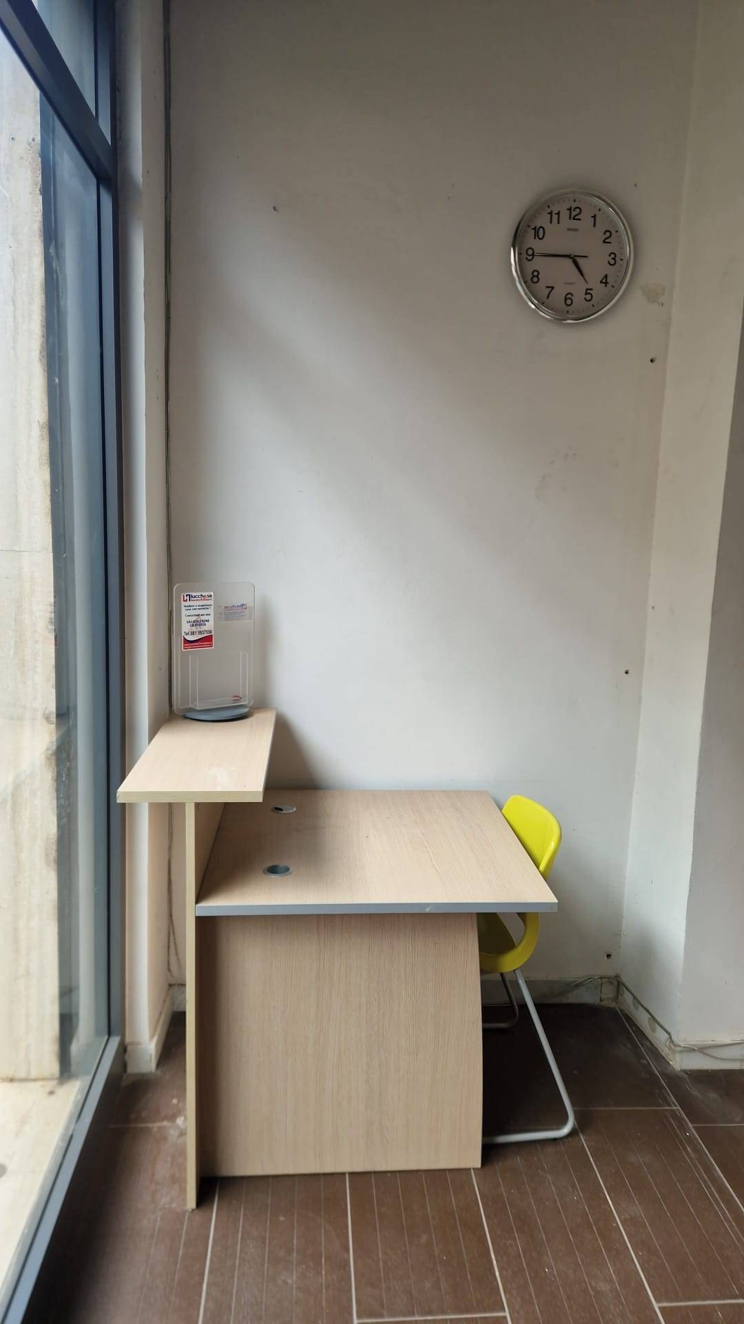 Locale commerciale in affitto a Napoli, Soccavo