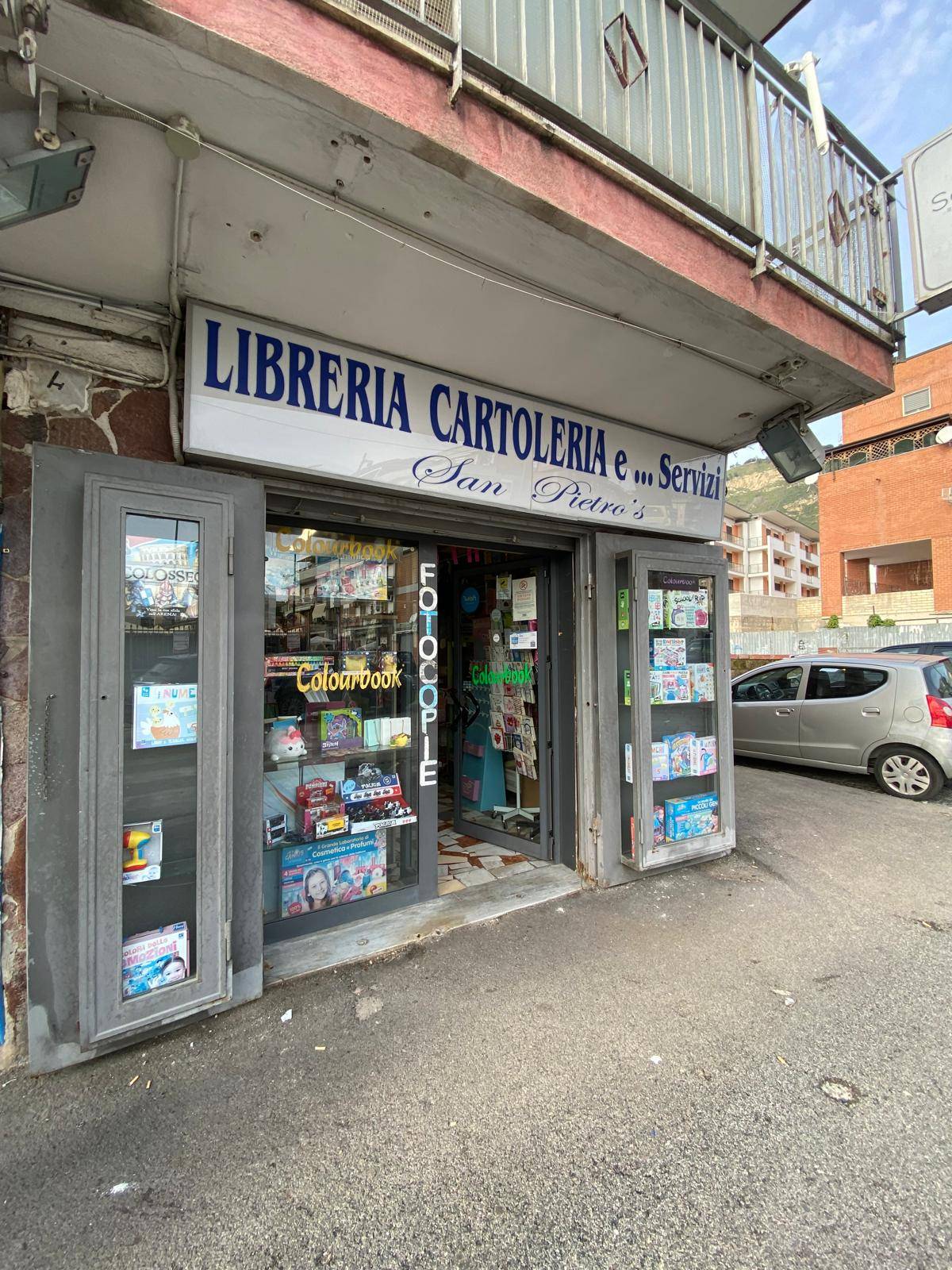 Locale commerciale in vendita a Napoli