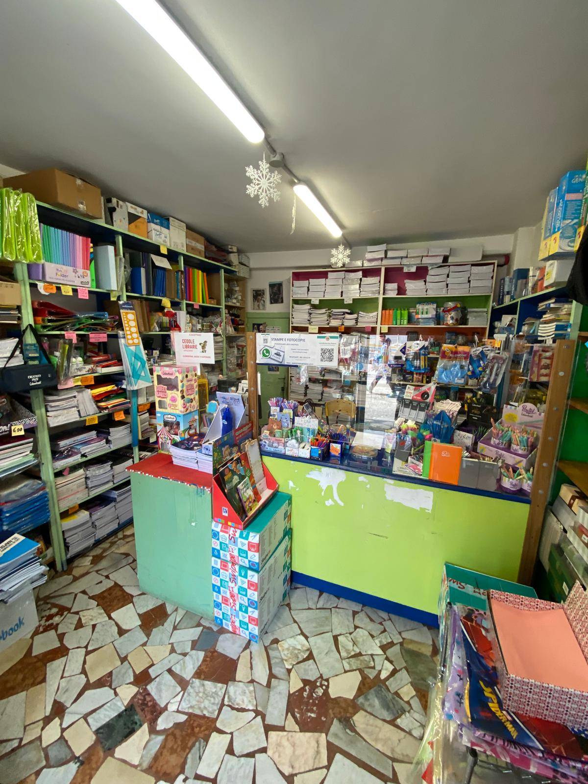 Locale commerciale in vendita a Napoli