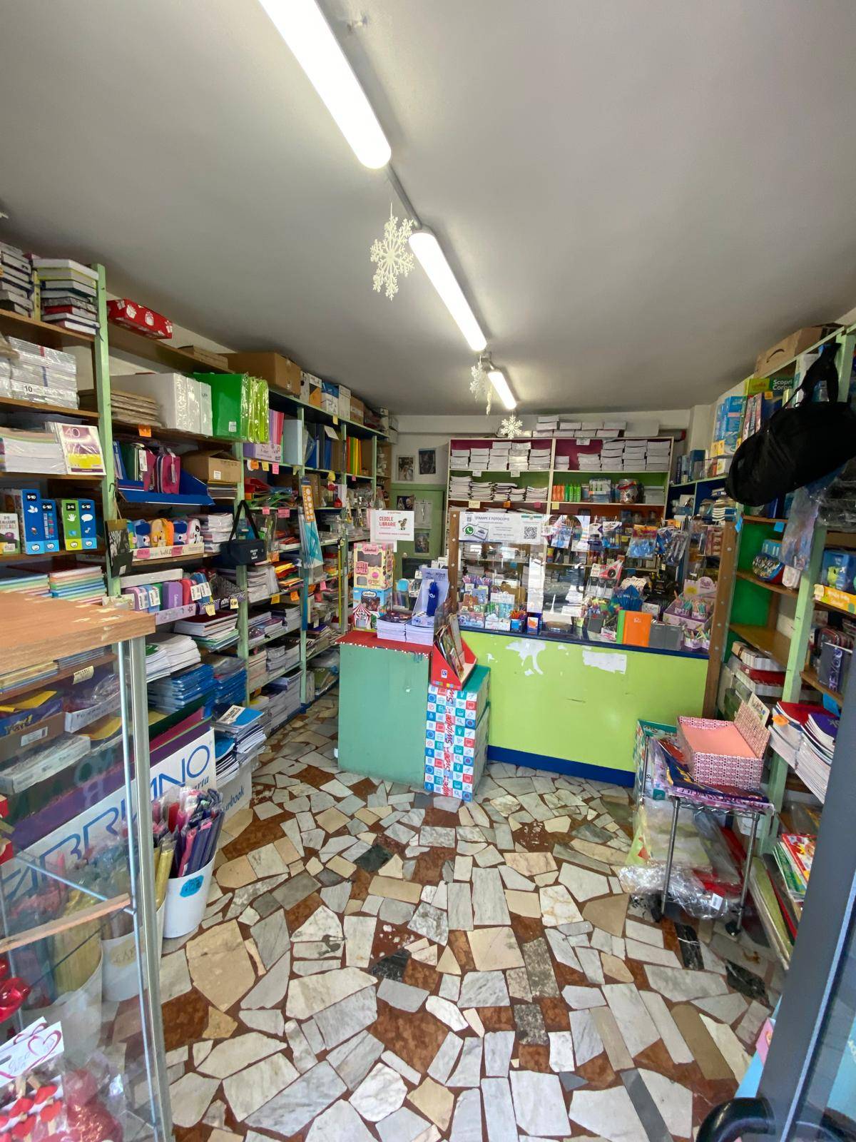 Locale commerciale in vendita a Napoli