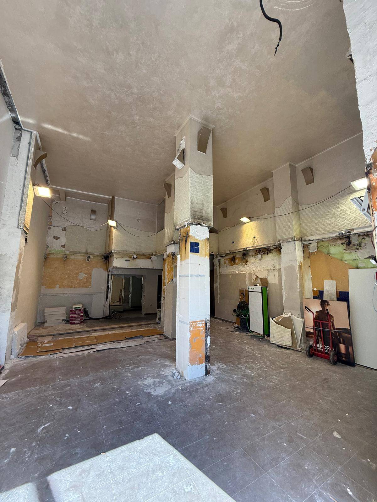 Locale commerciale in affitto a Napoli