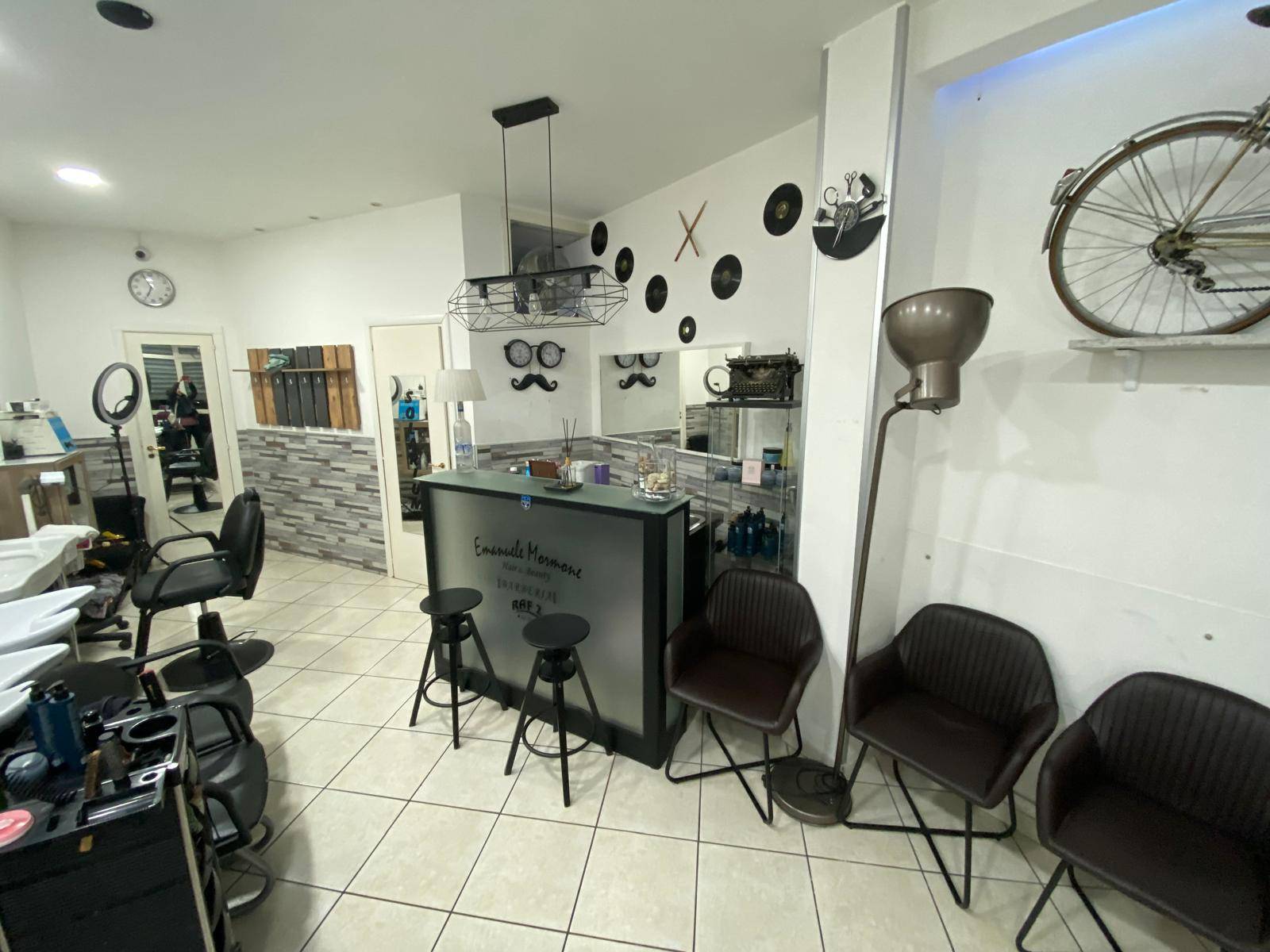 Locale commerciale in affitto a Napoli