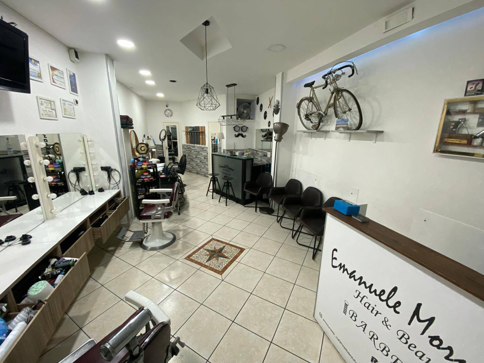 Locale commerciale in affitto a Napoli