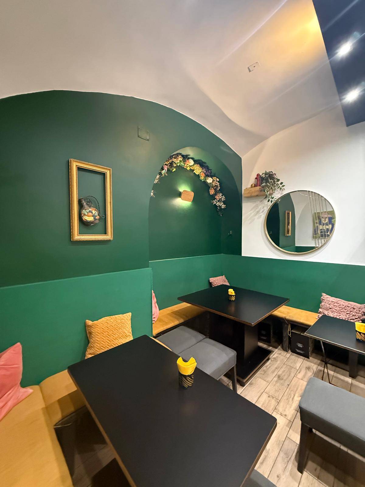 Locale commerciale in affitto a Napoli