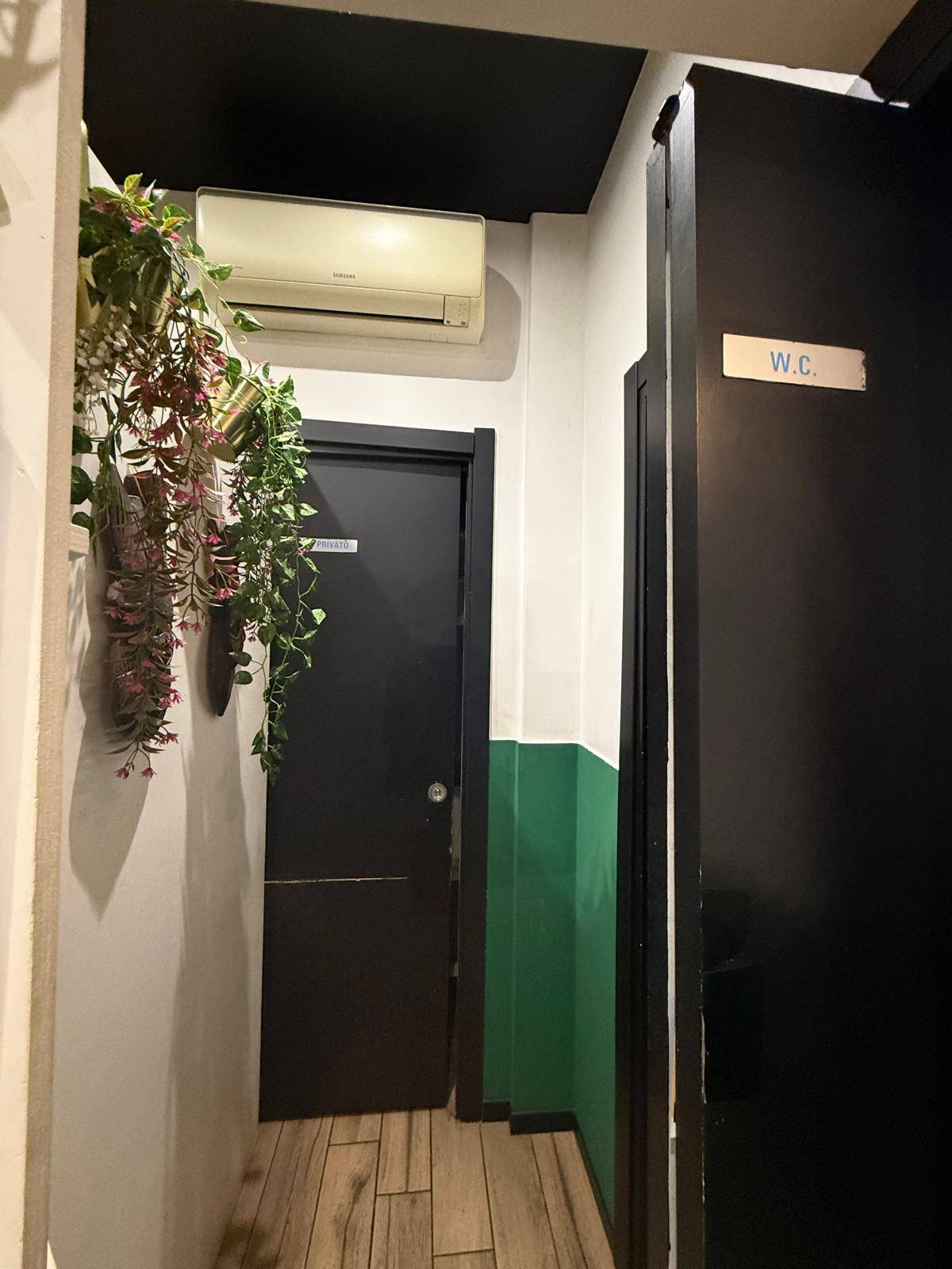 Locale commerciale in affitto a Napoli