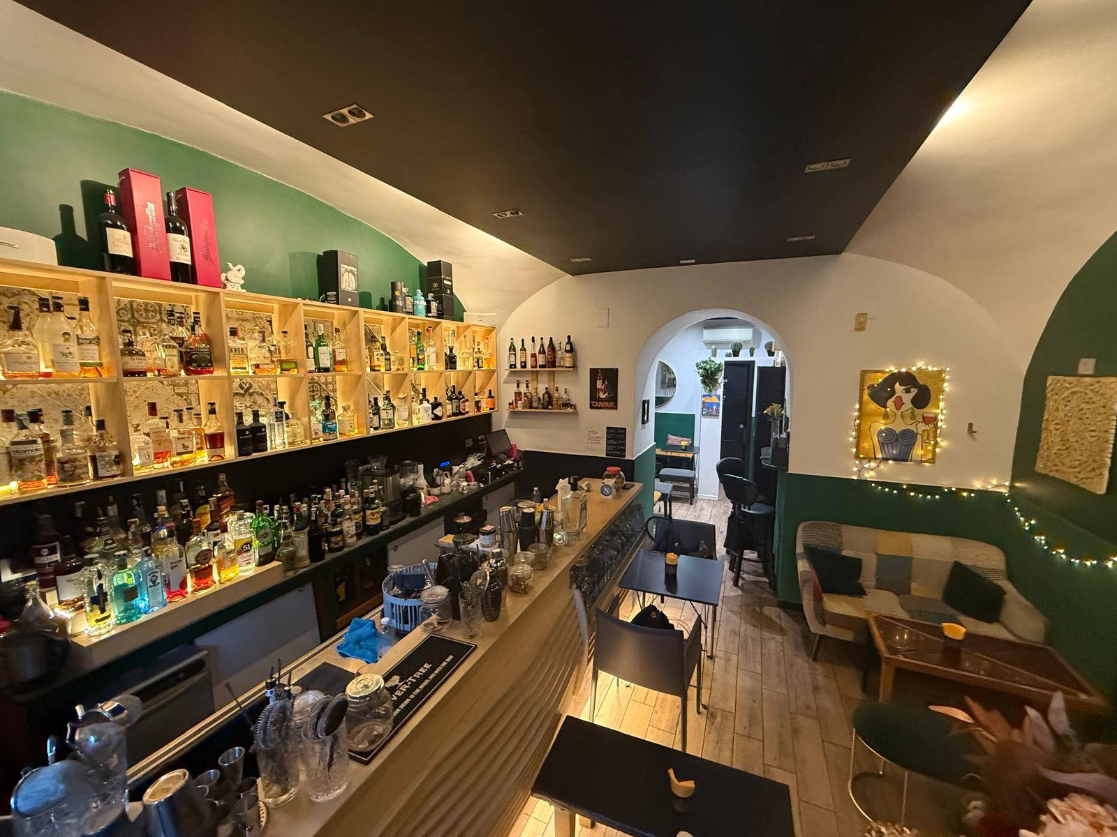 Locale commerciale in affitto a Napoli