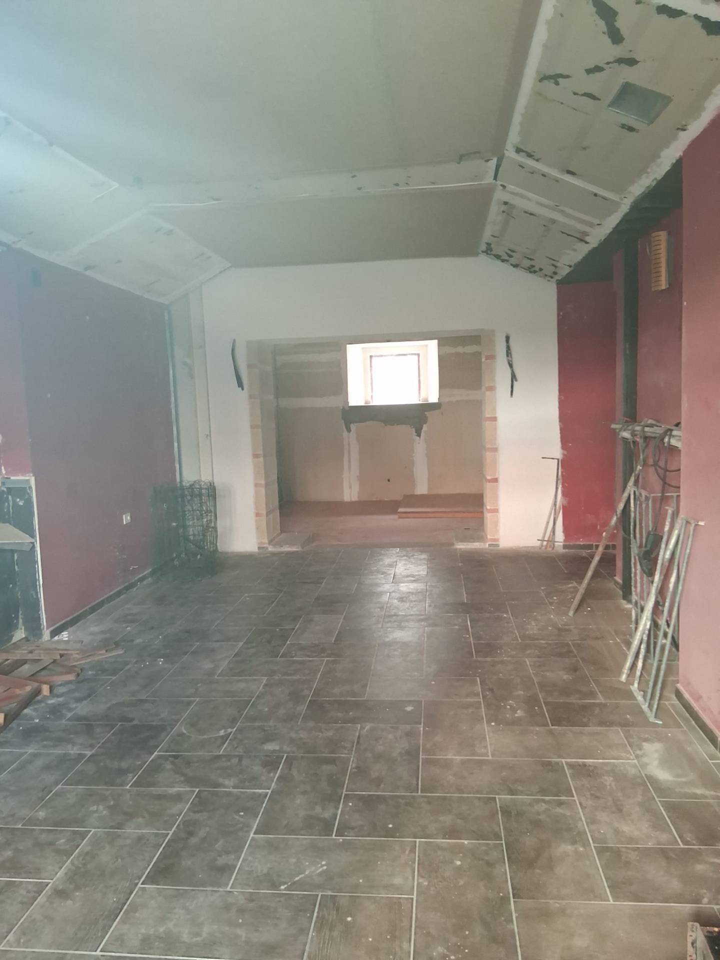 Locale commerciale in vendita a Napoli